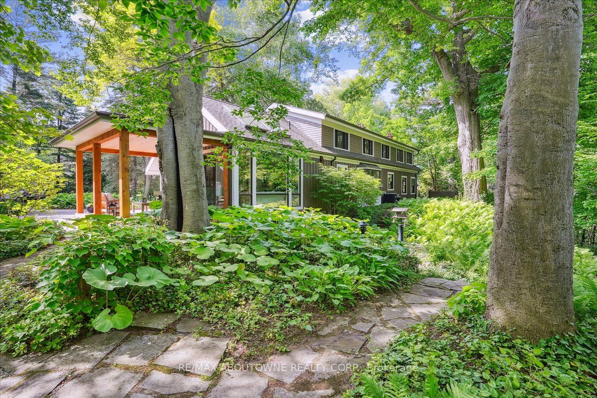 5031 Lakeshore Road