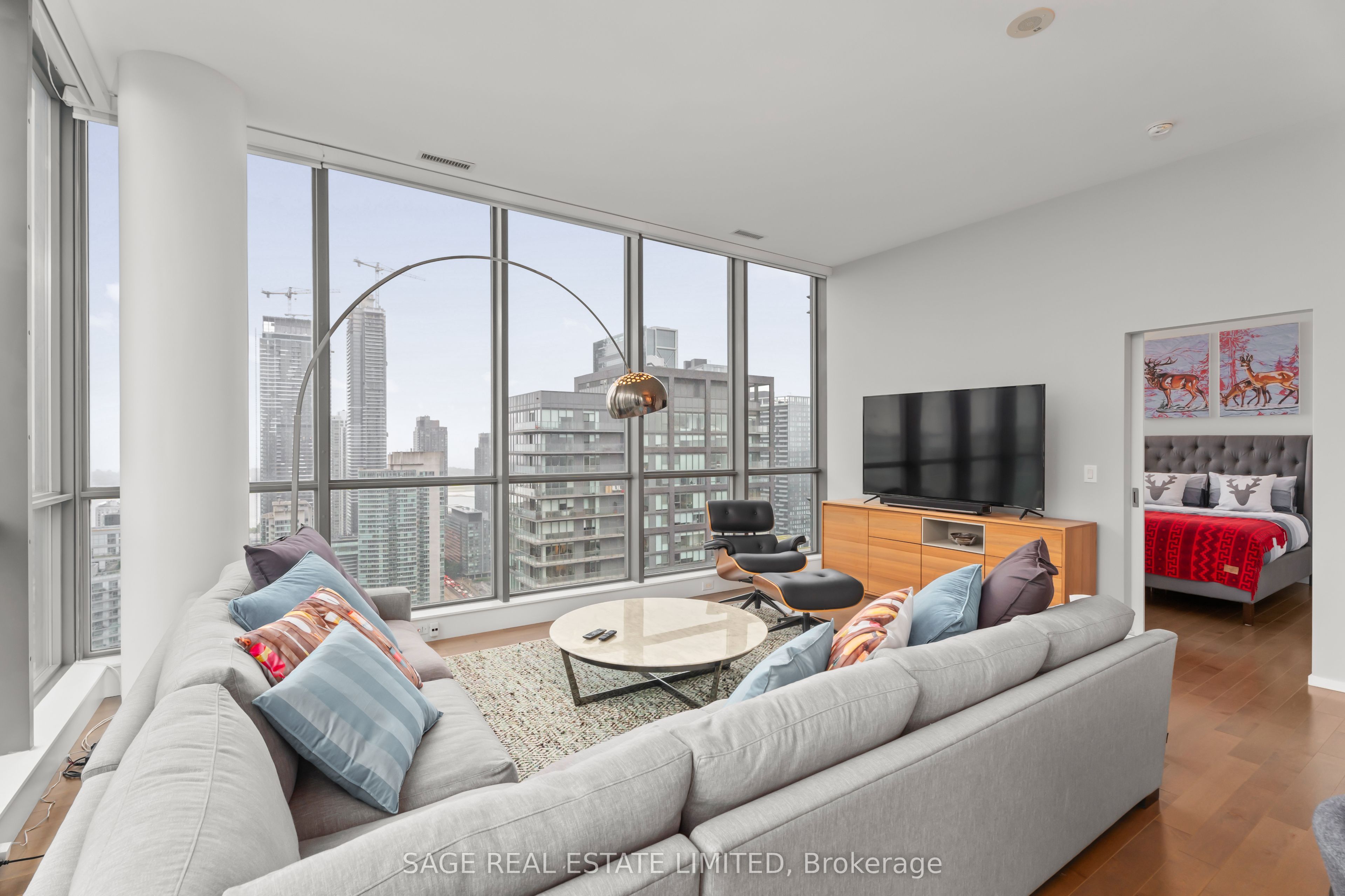 8 Charlotte Street 3505