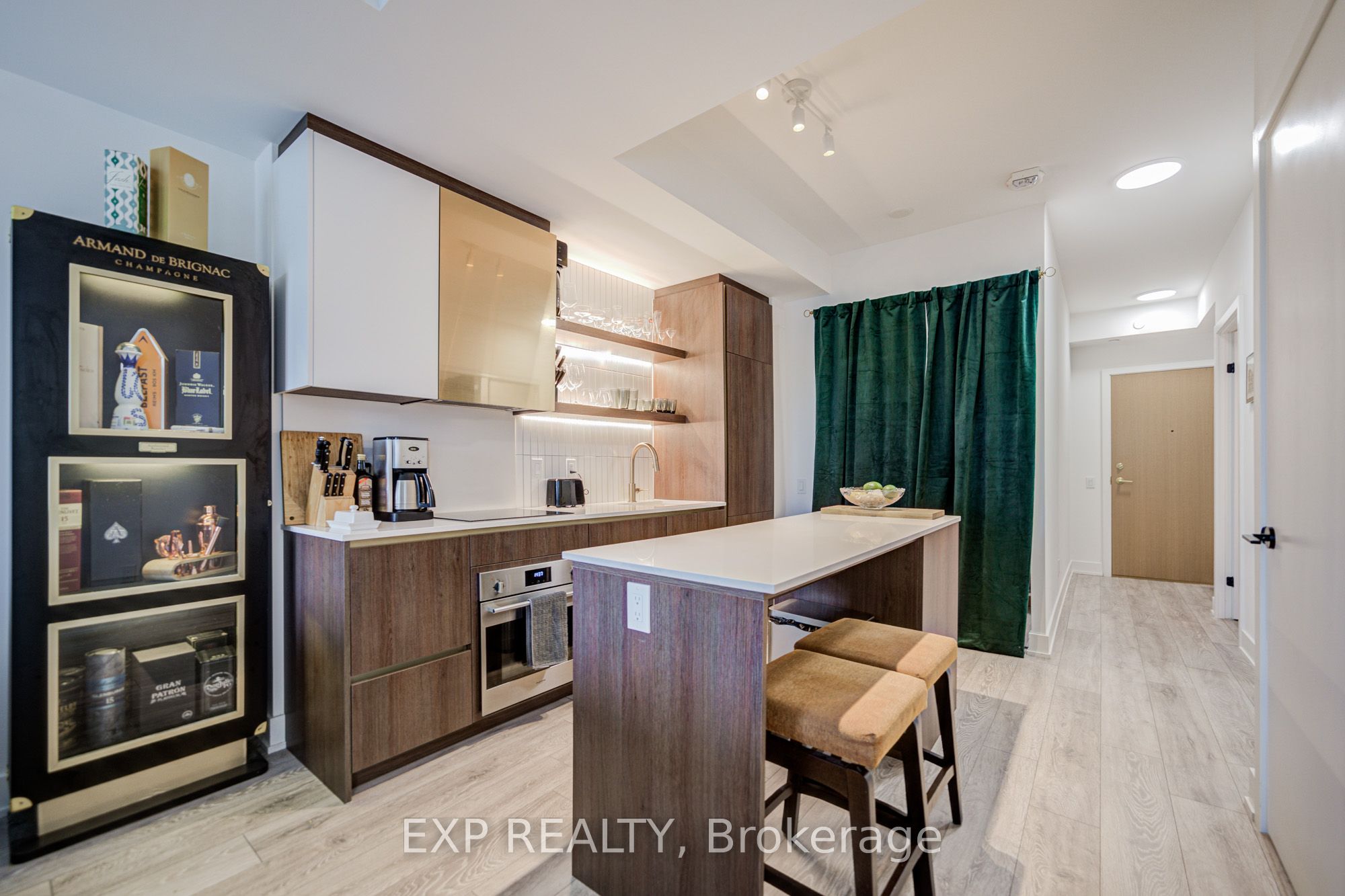 1285 Queen Street E 211