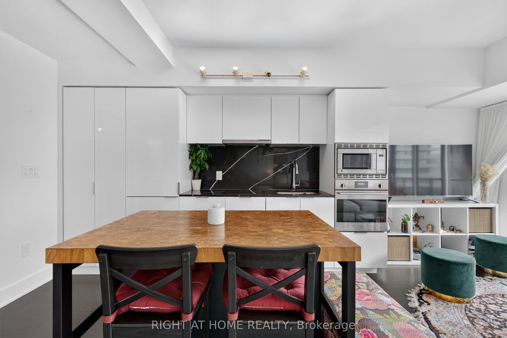 Photo of 955 BAY Street #1809, Toronto, ON M5S 0C6 (MLS # C13766412)