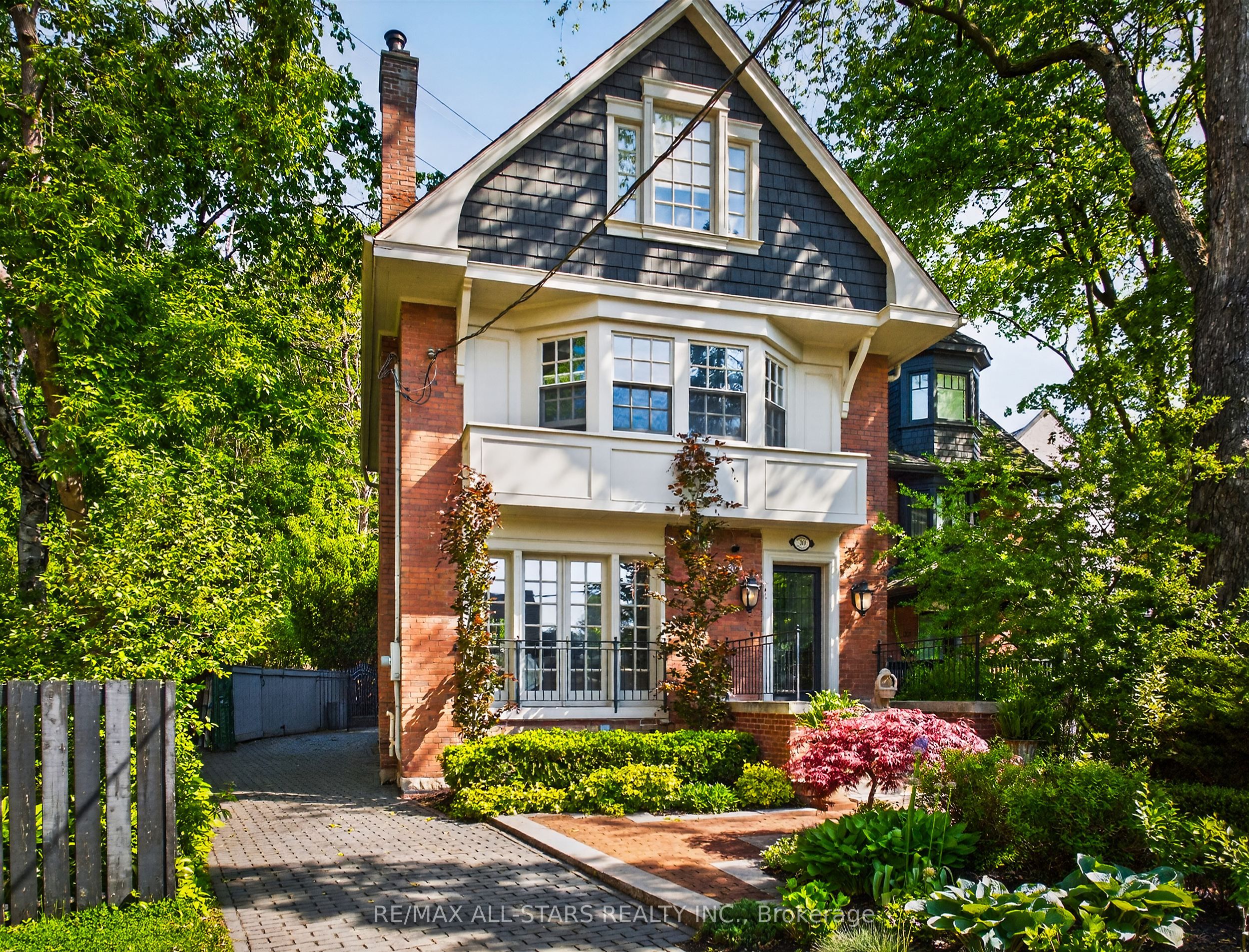 30 Edgewood Crescent