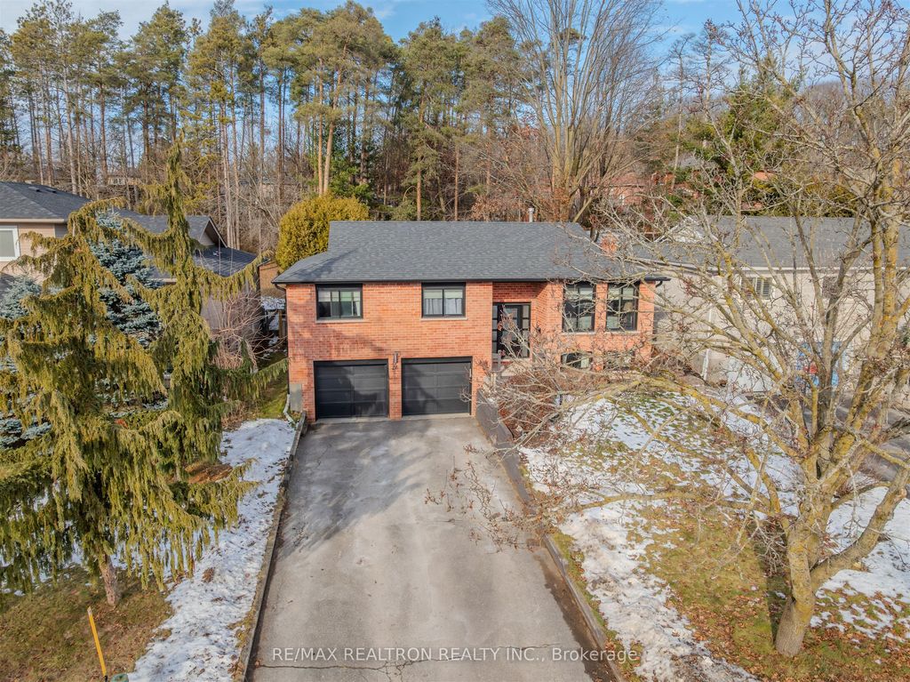 Photo of 26 Beckett Avenue, East Gwillimbury, ON L9N 1E8 (MLS # N12650452)