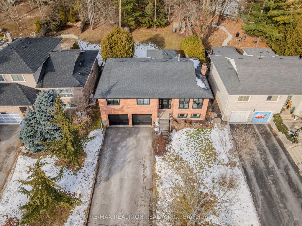 Photo of 26 Beckett Avenue, East Gwillimbury, ON L9N 1E8 (MLS # N12650452)