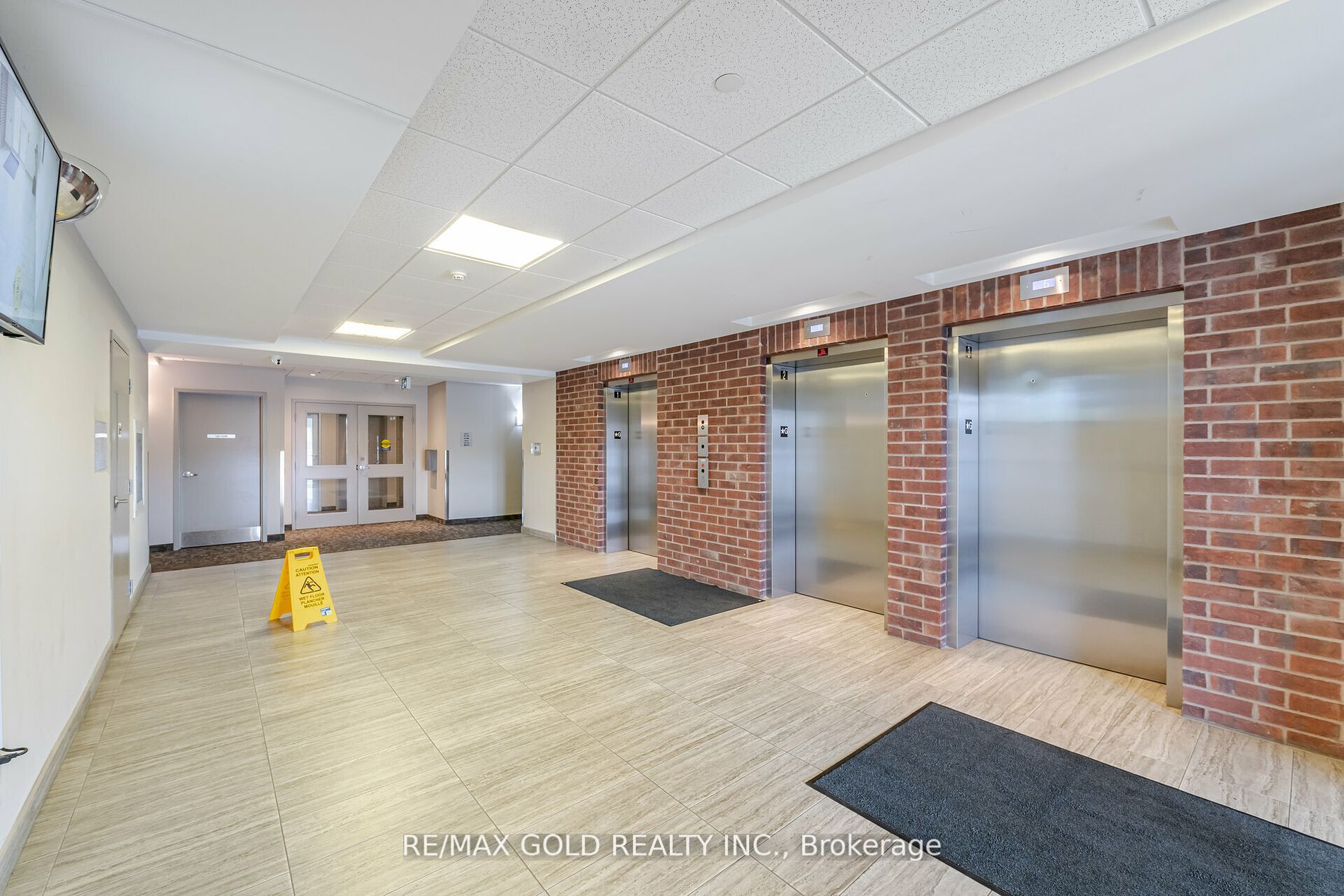 39 New Delhi Drive 209