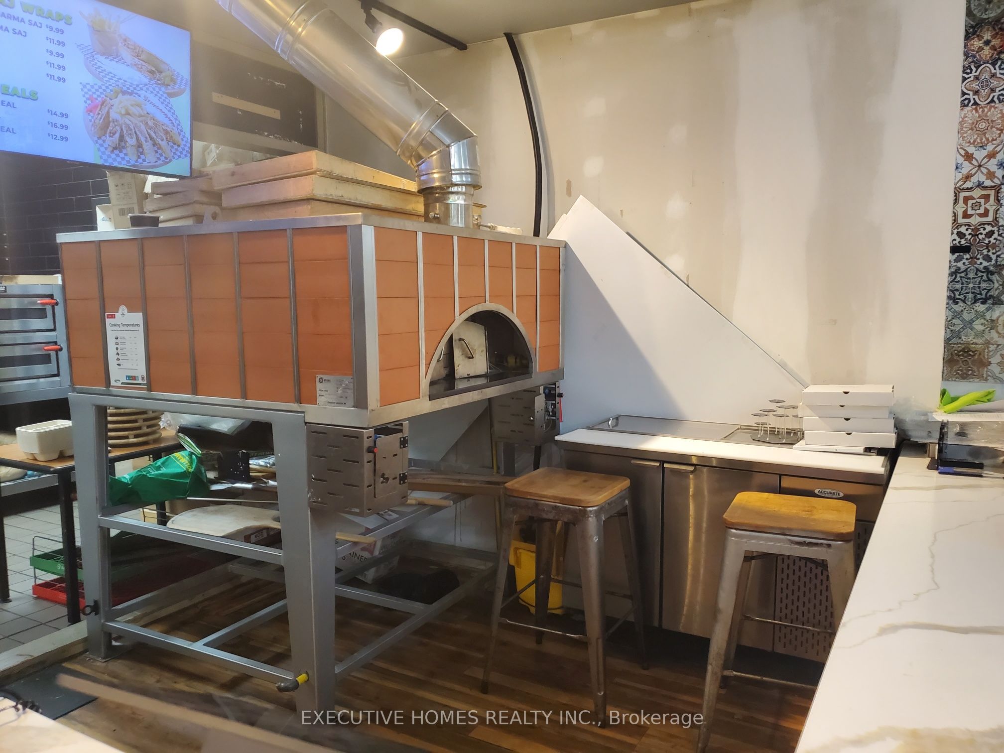 483 Dundas Street W 2