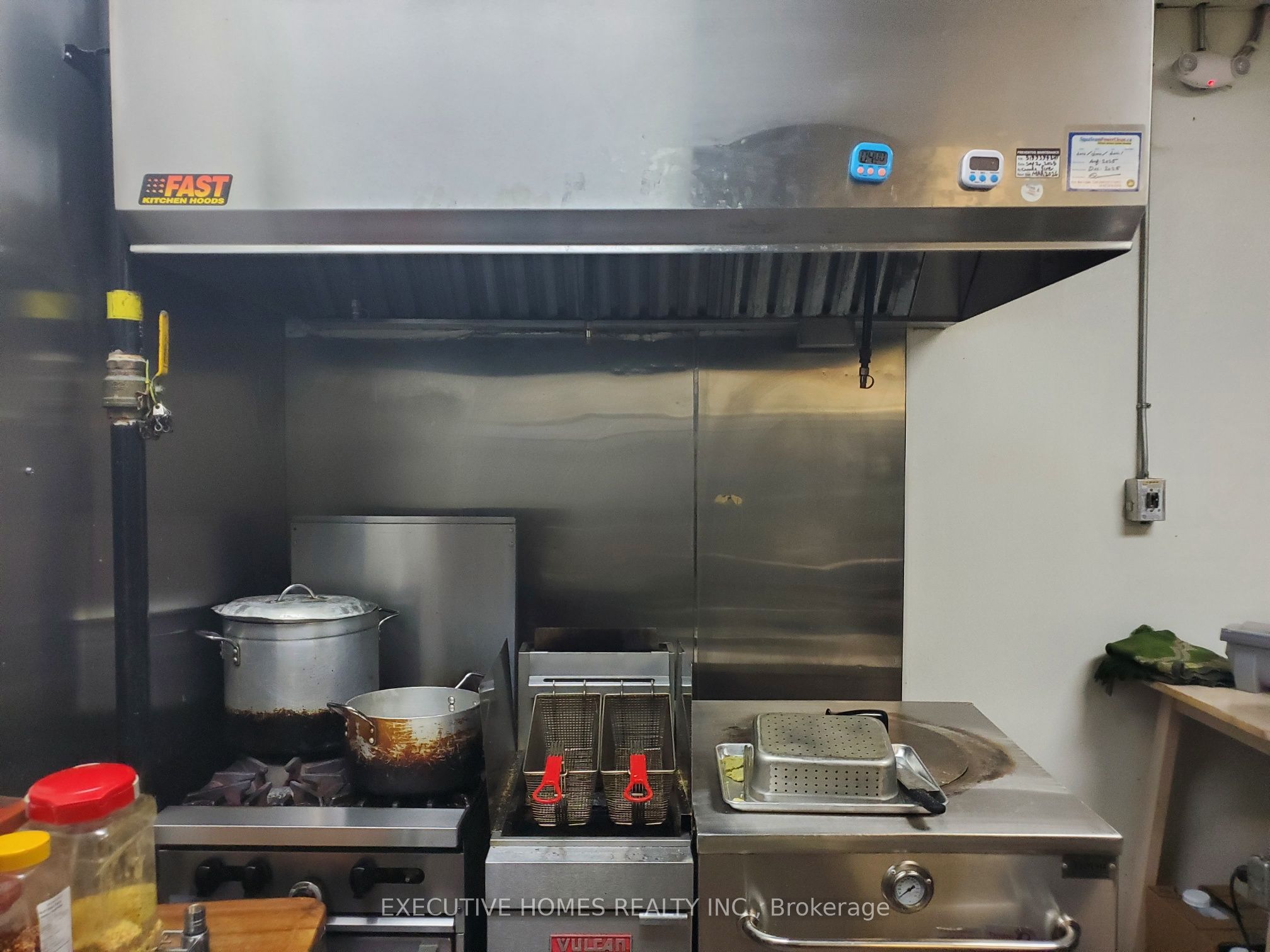 483 Dundas Street W 2