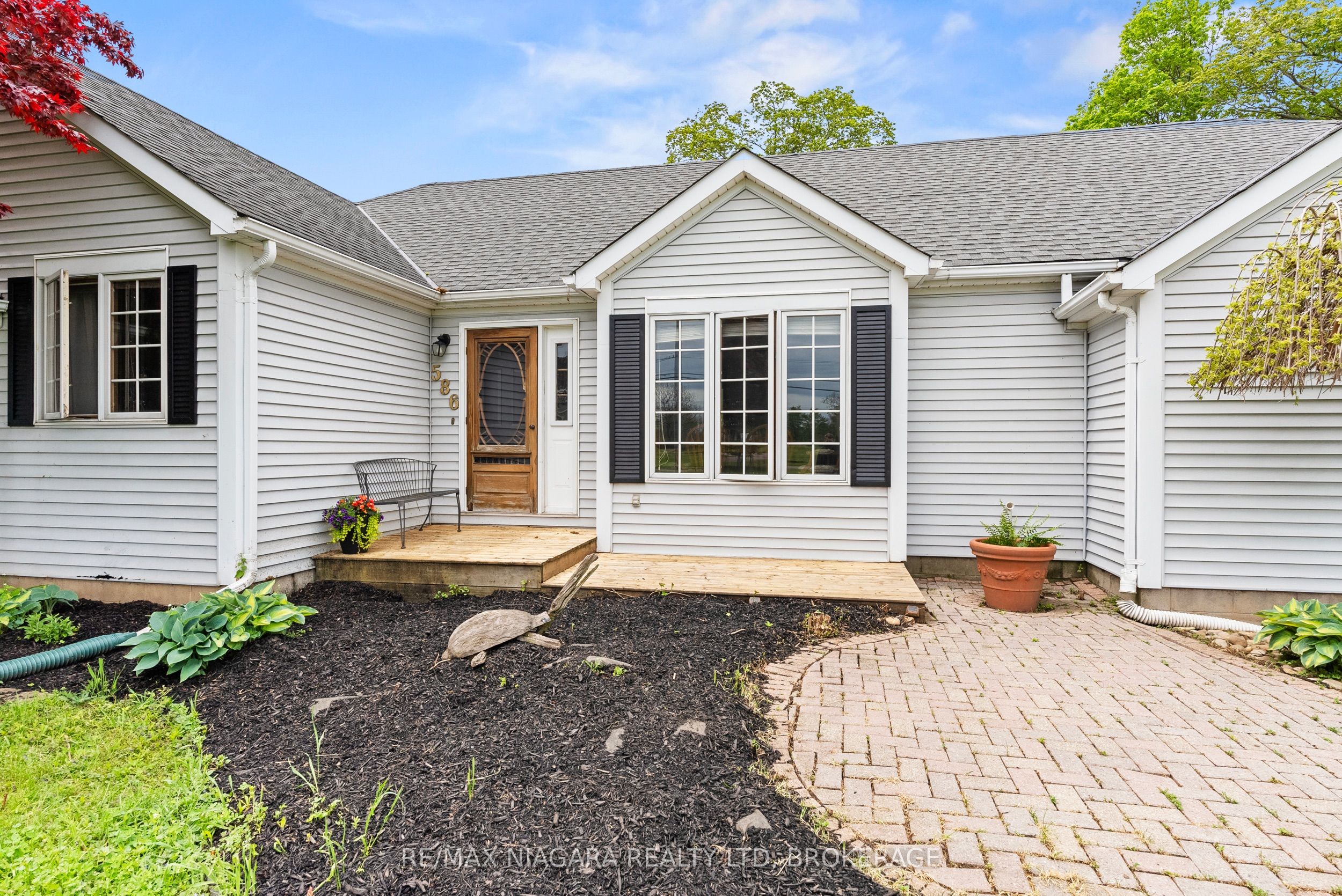 586 Empire Road