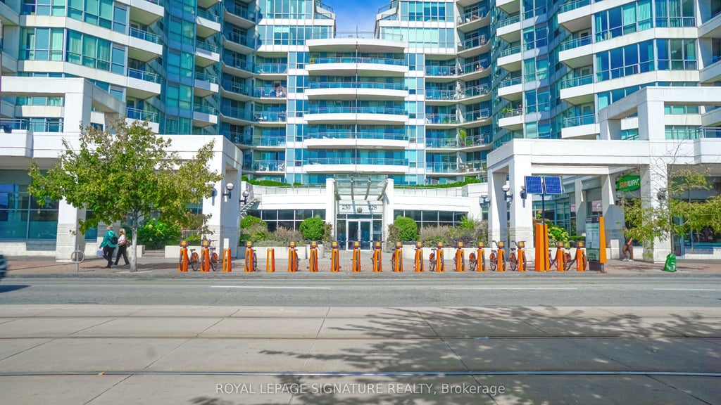 Photo of 230 Queens Quay W #1726, Toronto, ON M5J 2Y7 (MLS # C13759878)