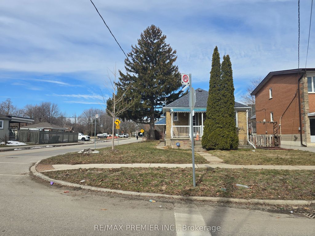 Photo of 468 Glen Park Avenue, Toronto, ON M6B 2E7 (MLS # W12864160)