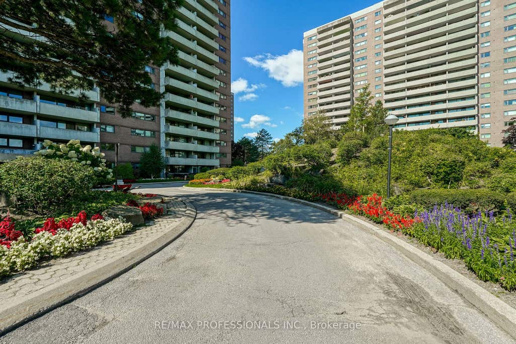 Photo of 250 Scarlett Road #1907, Toronto, ON M6N 4X5 (MLS # W13453316)
