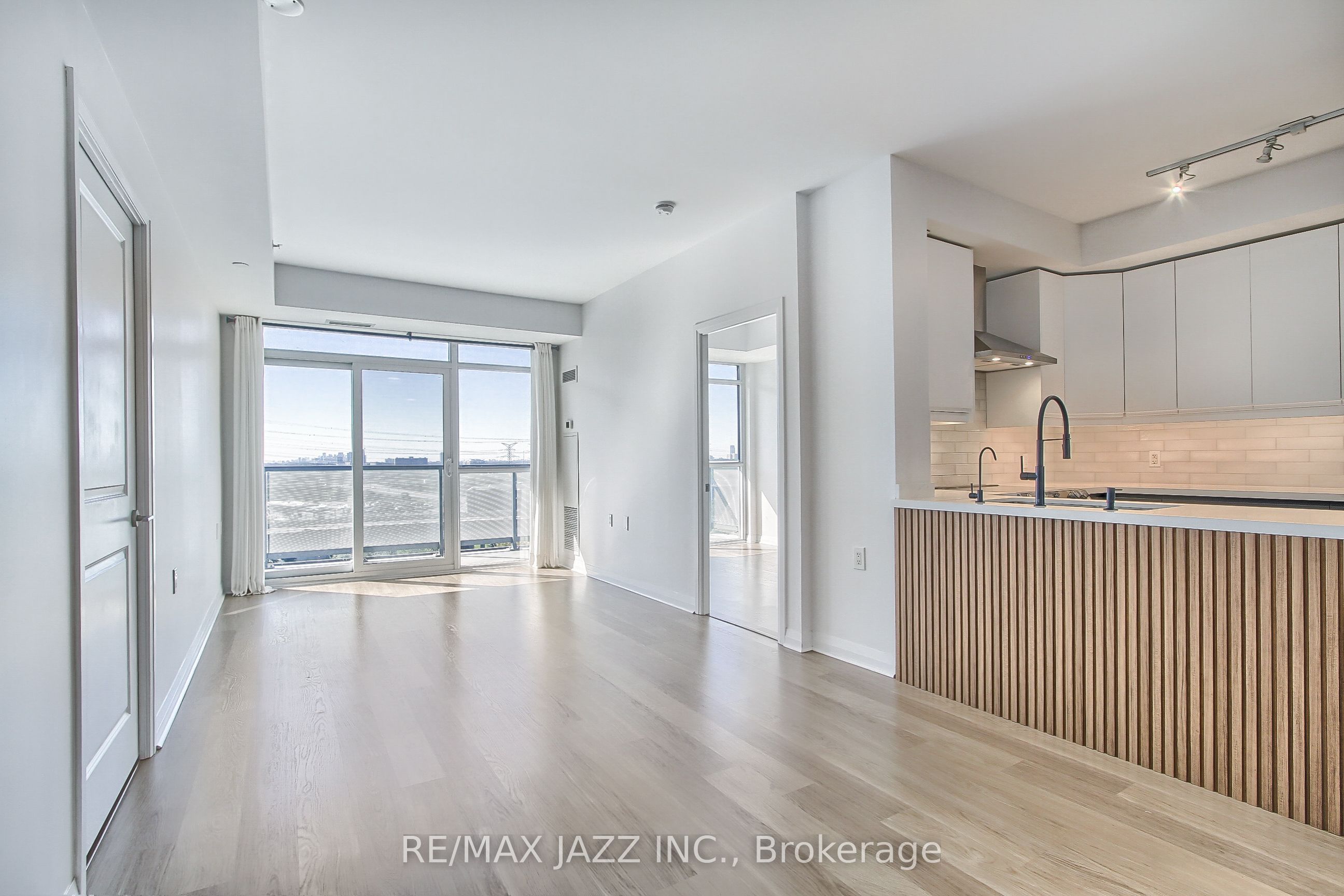 55 Oneida Crescent 703