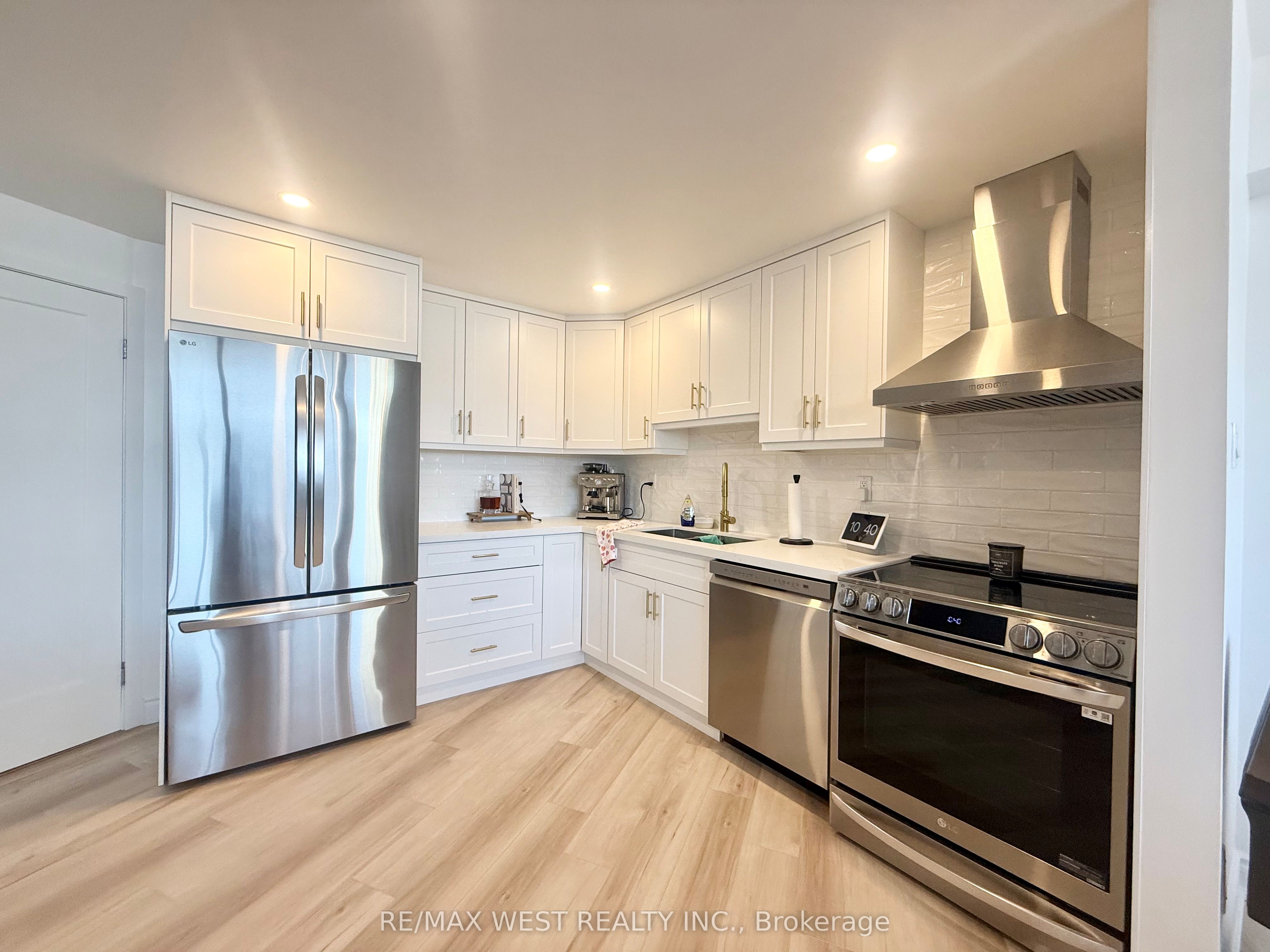 451 The West Mall N/A 522