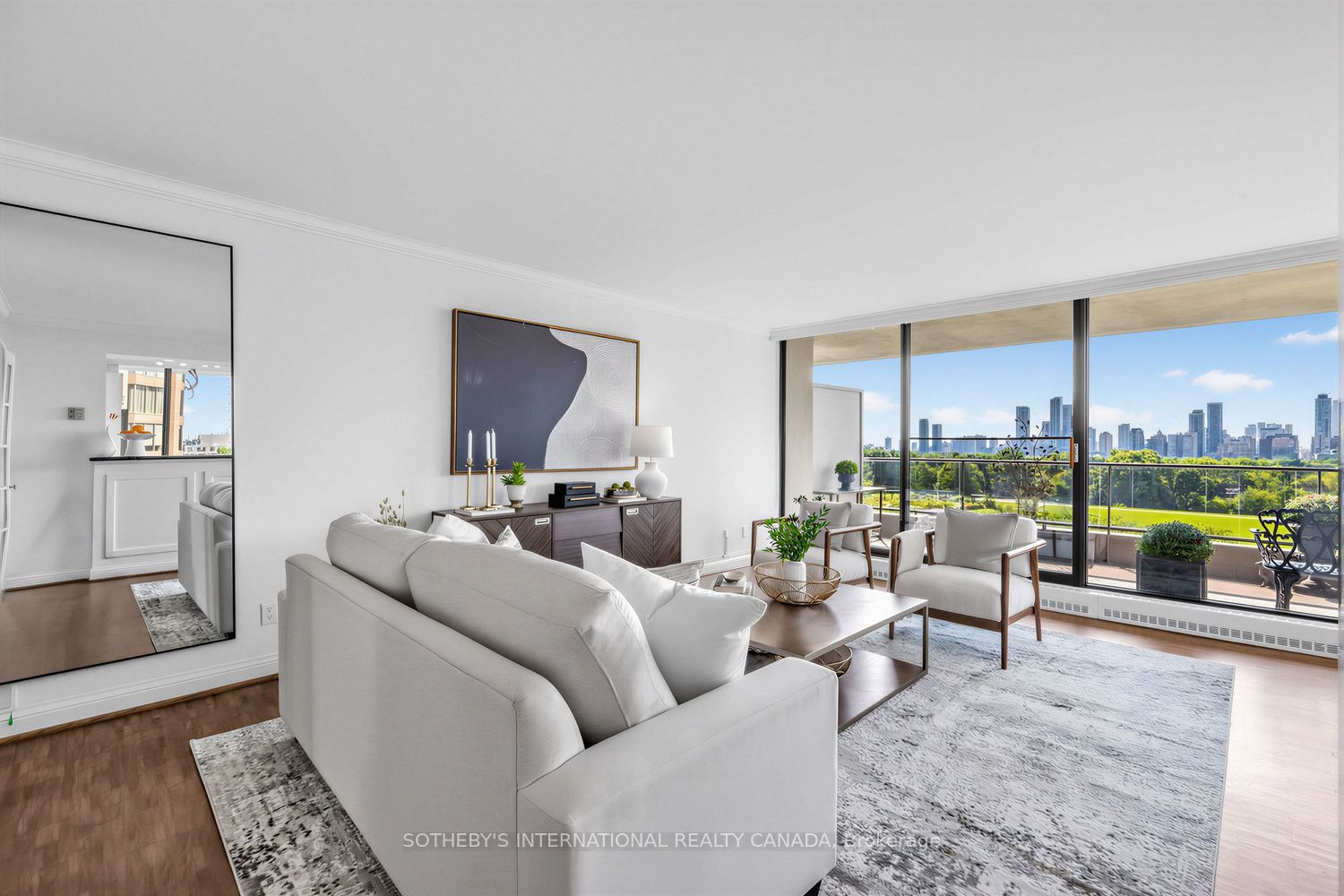 10 Avoca Avenue 706