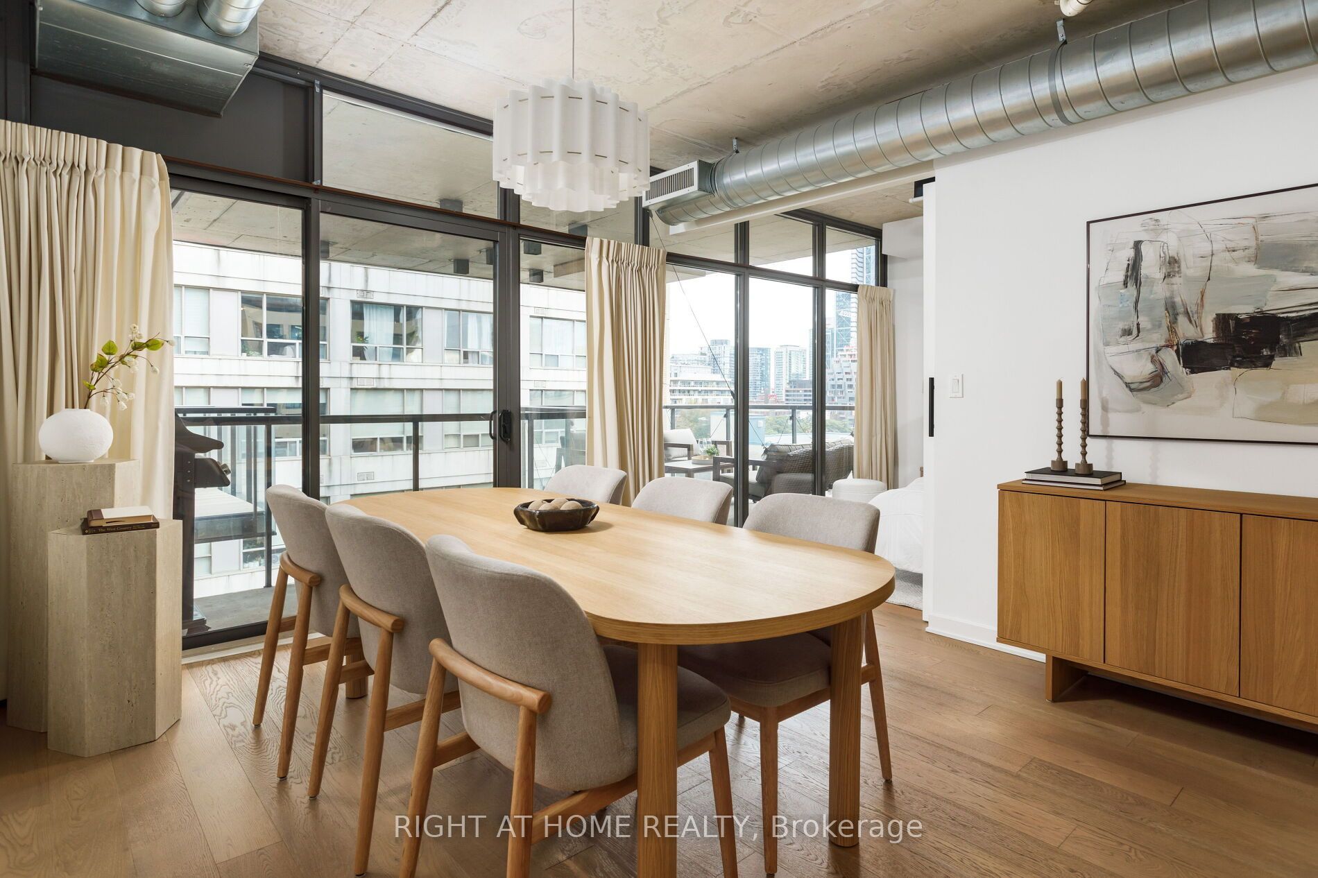 533 Richmond Street W 805