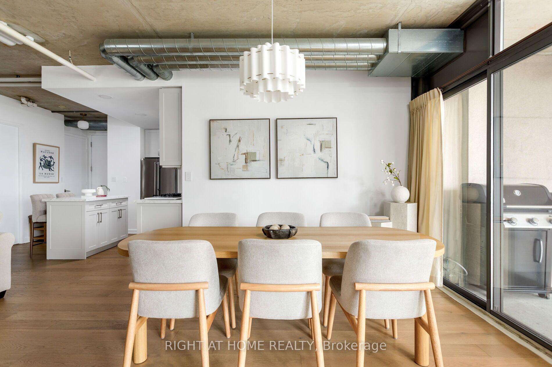 533 Richmond Street W 805