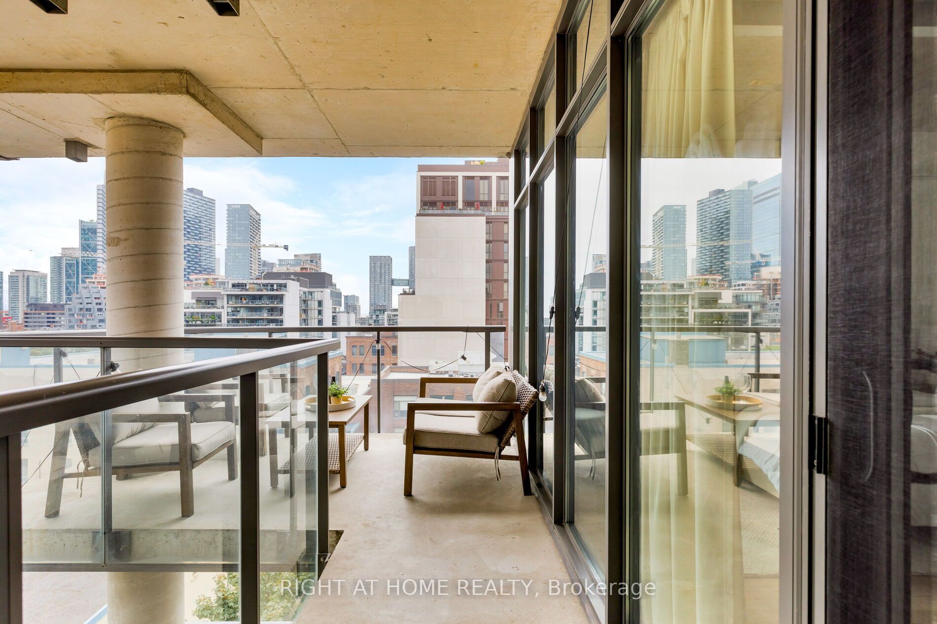 533 Richmond Street W 805