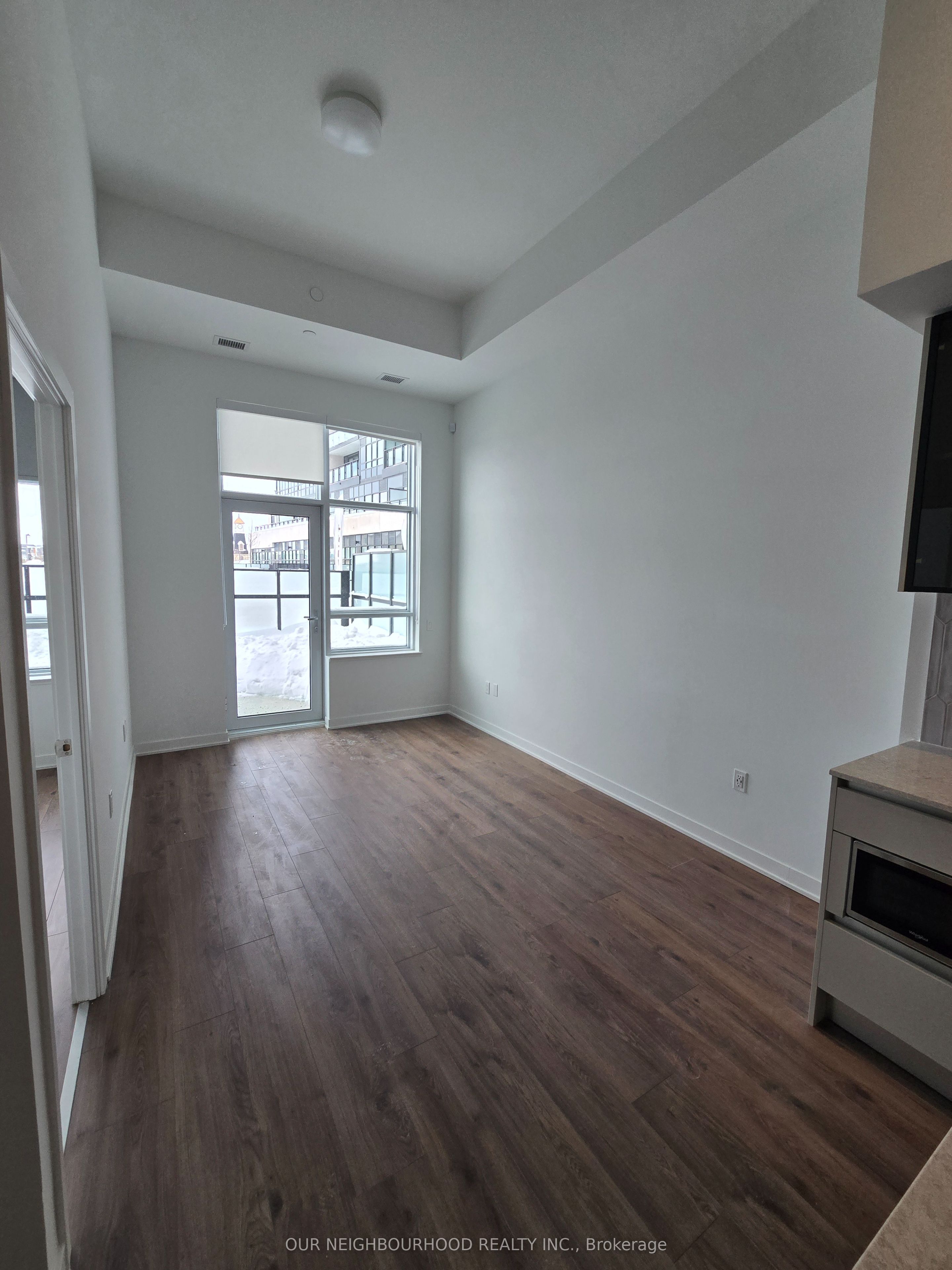 395 Dundas Street W 134