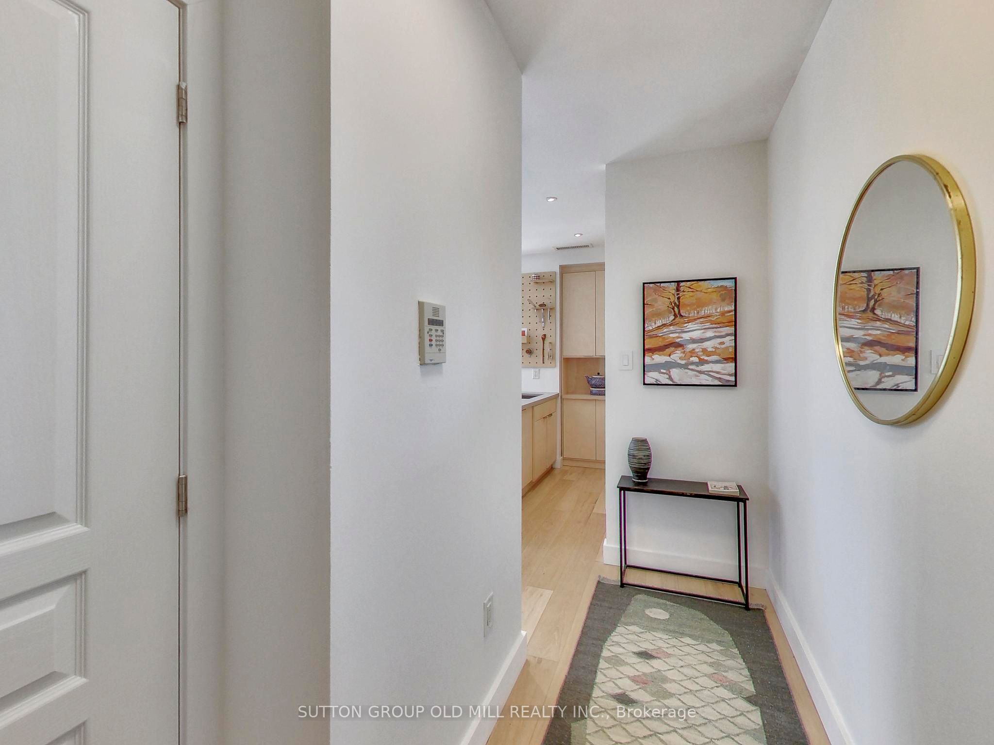 2495 Dundas Street W 712