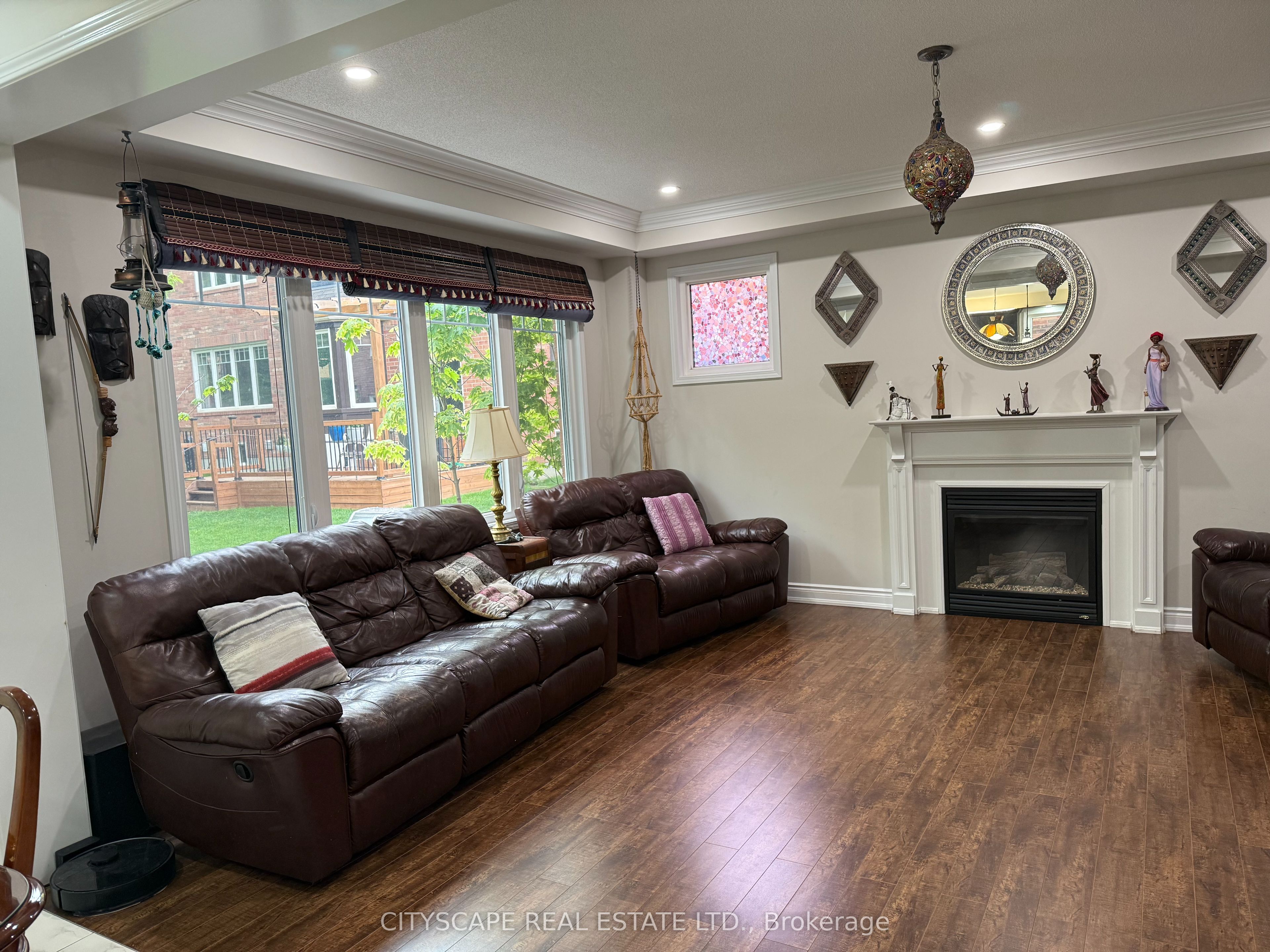 77 Bulmer Crescent