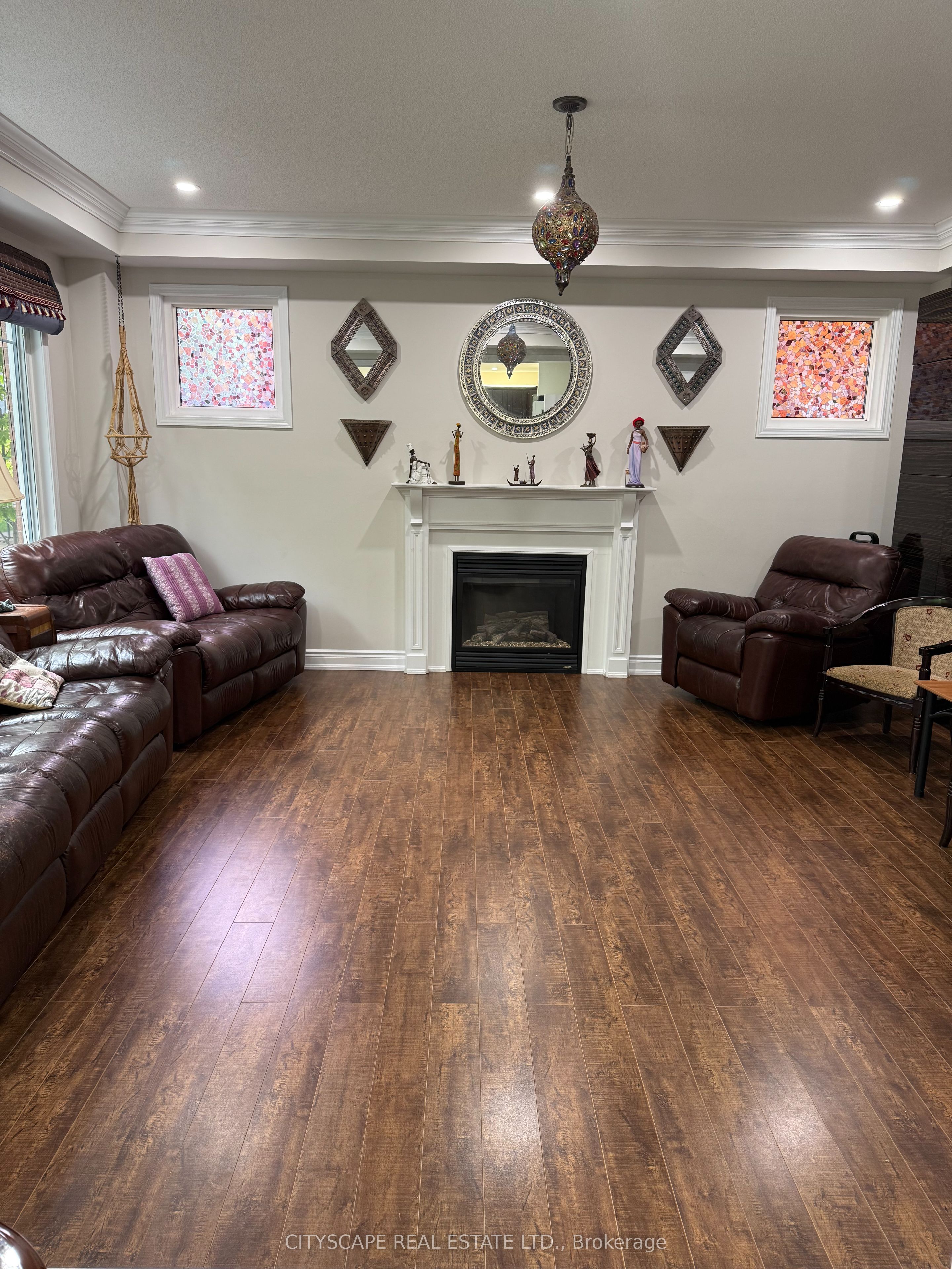 77 Bulmer Crescent