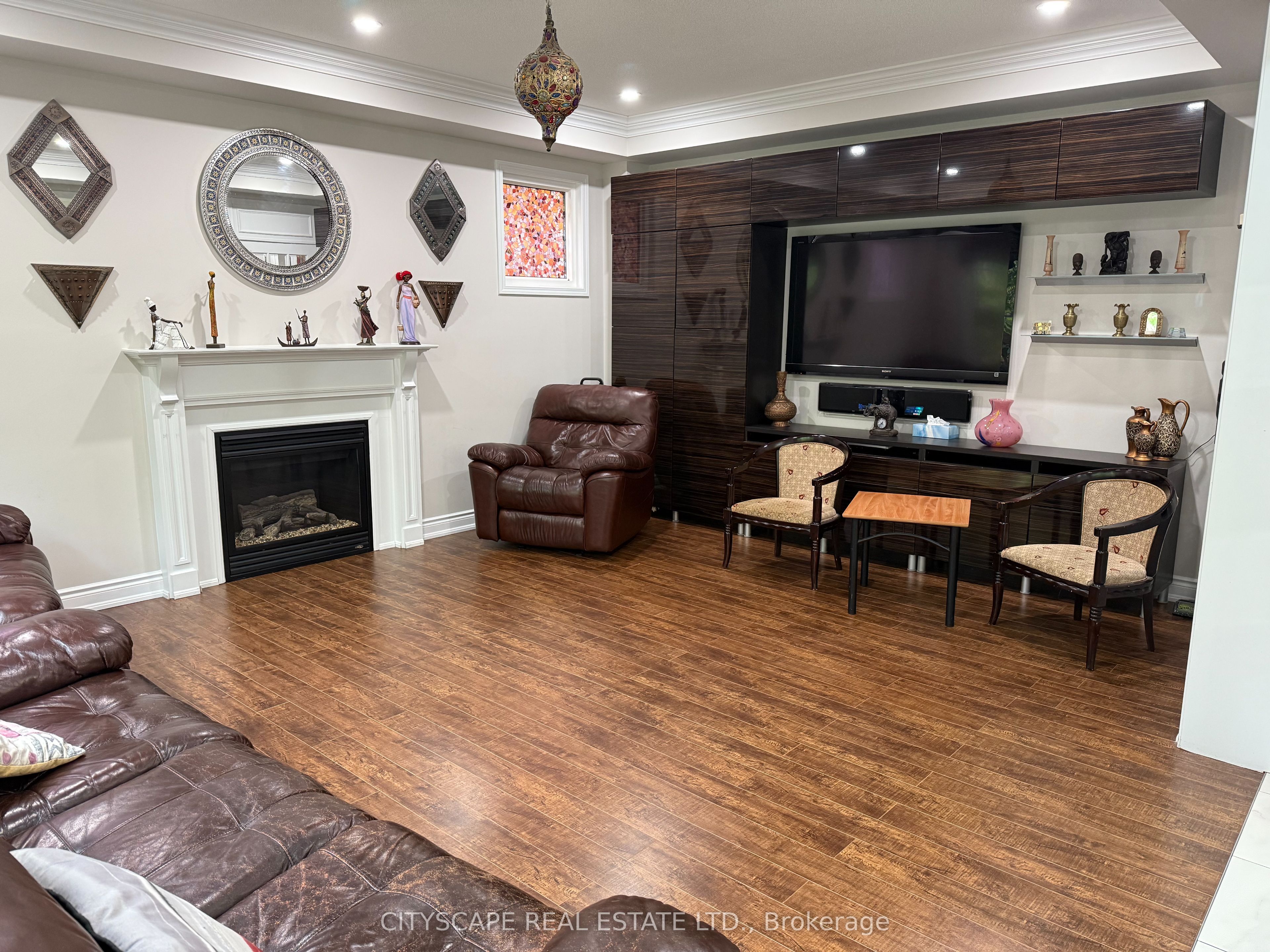 77 Bulmer Crescent