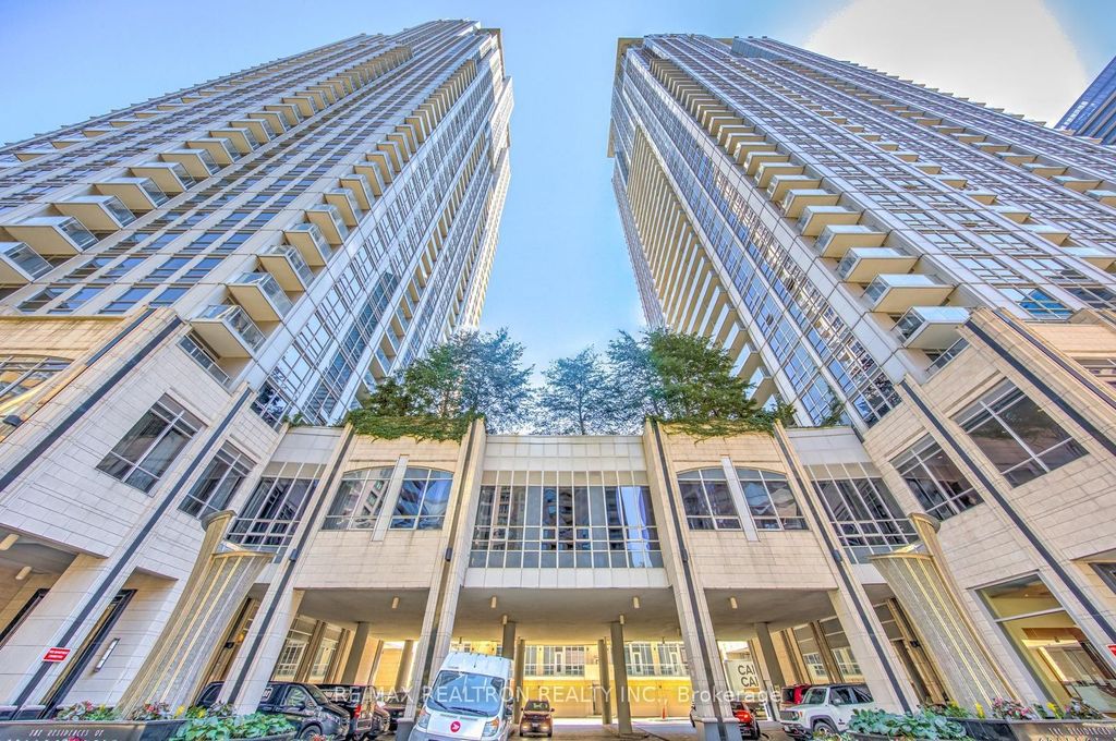 Photo of 761 Bay Street #610, Toronto, ON M5G 2R2 (MLS # C13045544)