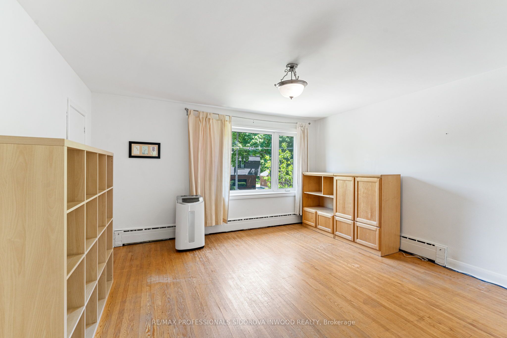 108 Indian Road Crescent Upper Unit