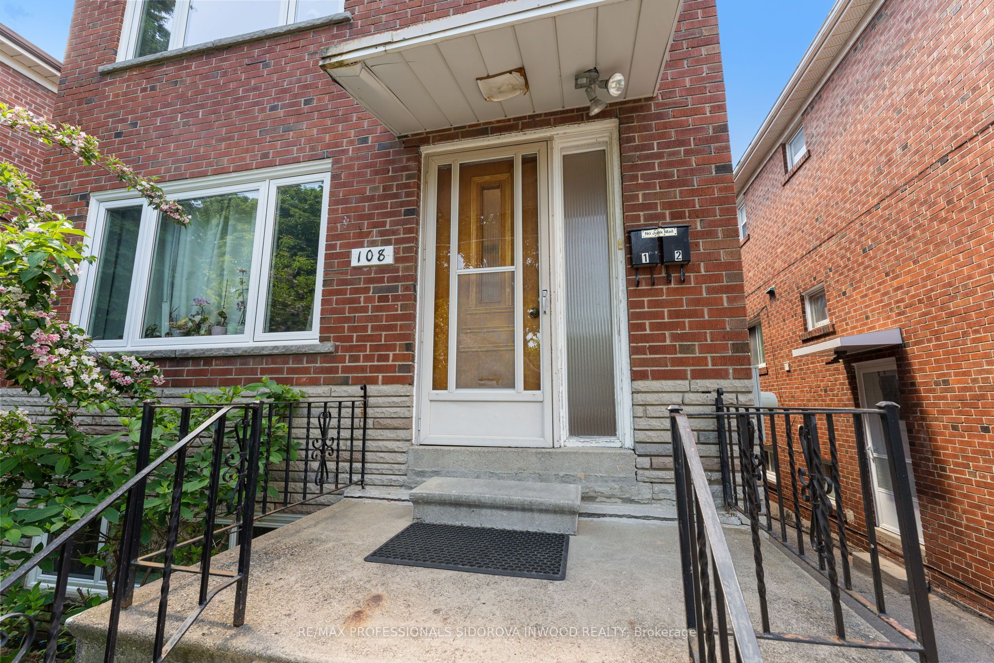108 Indian Road Crescent Upper Unit
