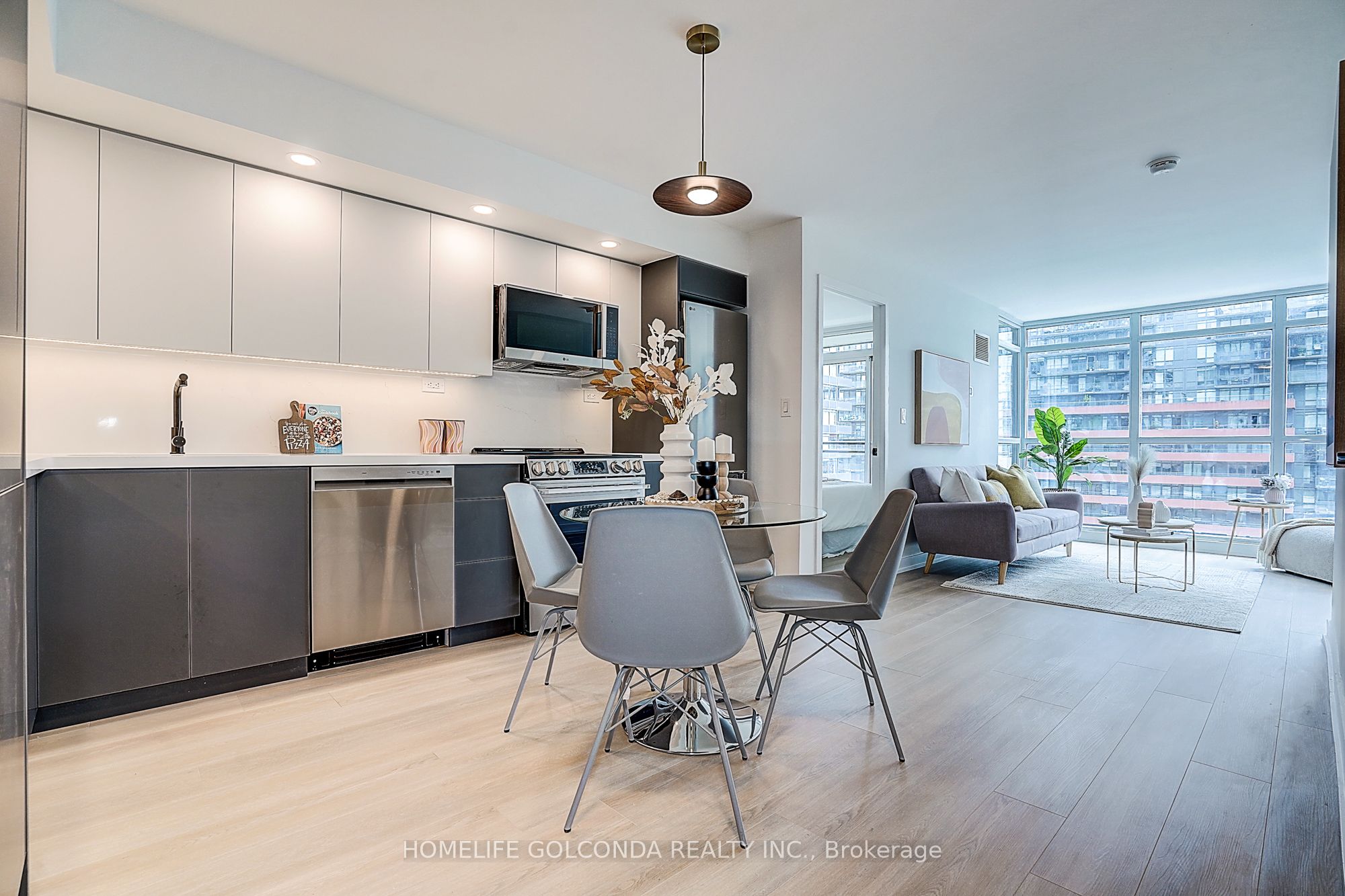 8 Telegram Mews 1105
