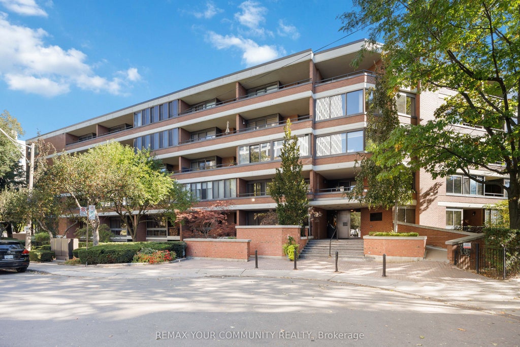 Photo of 349 St Clair Avenue W #410, Toronto, ON M5P 1N3 (MLS # C13875472)