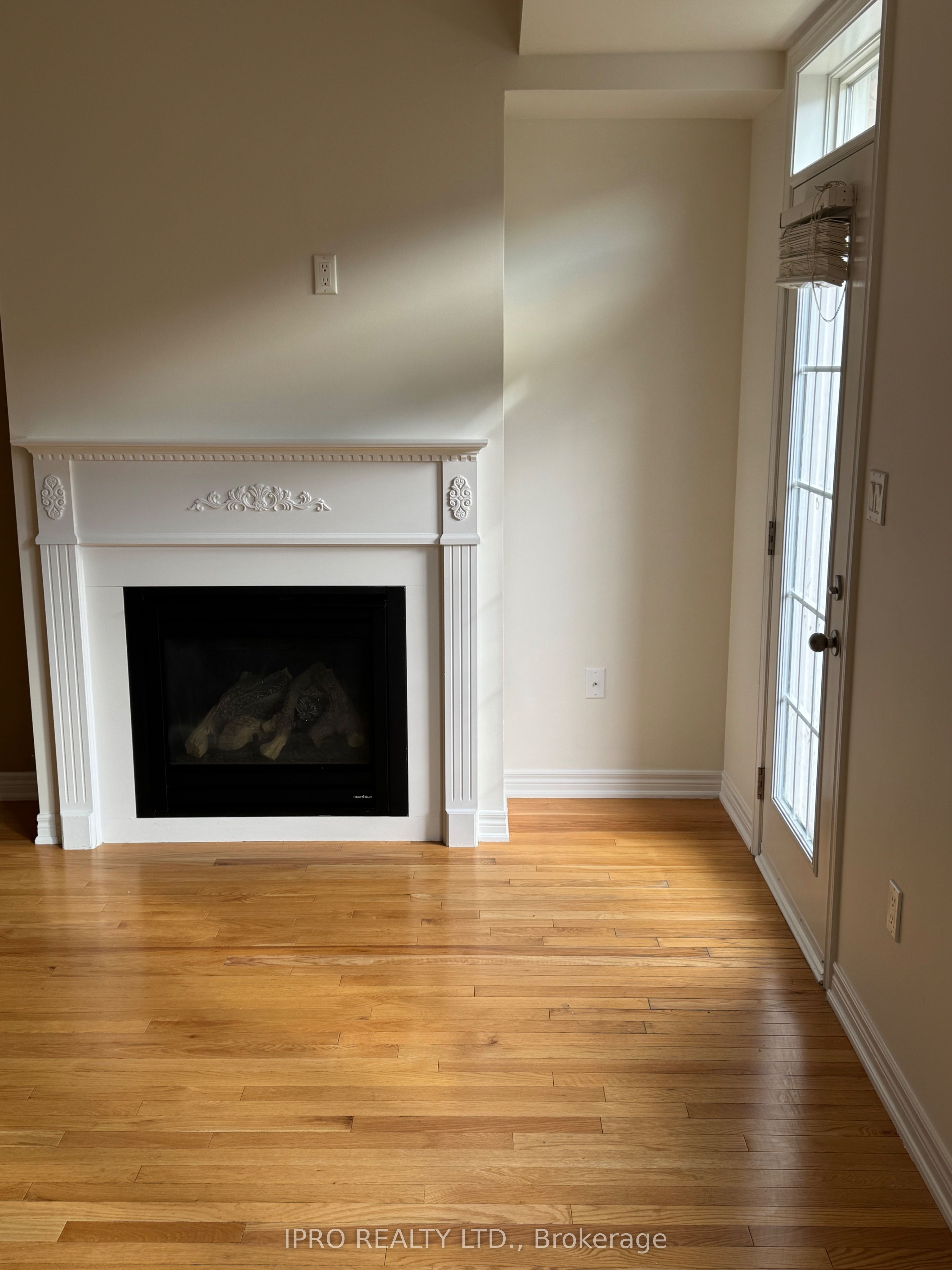 893 Transom Crescent