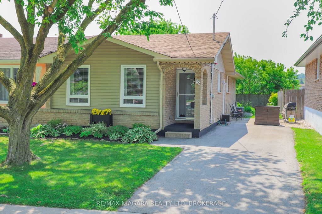 Photo of 42 Seymour Avenue, St. Catharines, ON L2P 1A7 (MLS # X12864580)