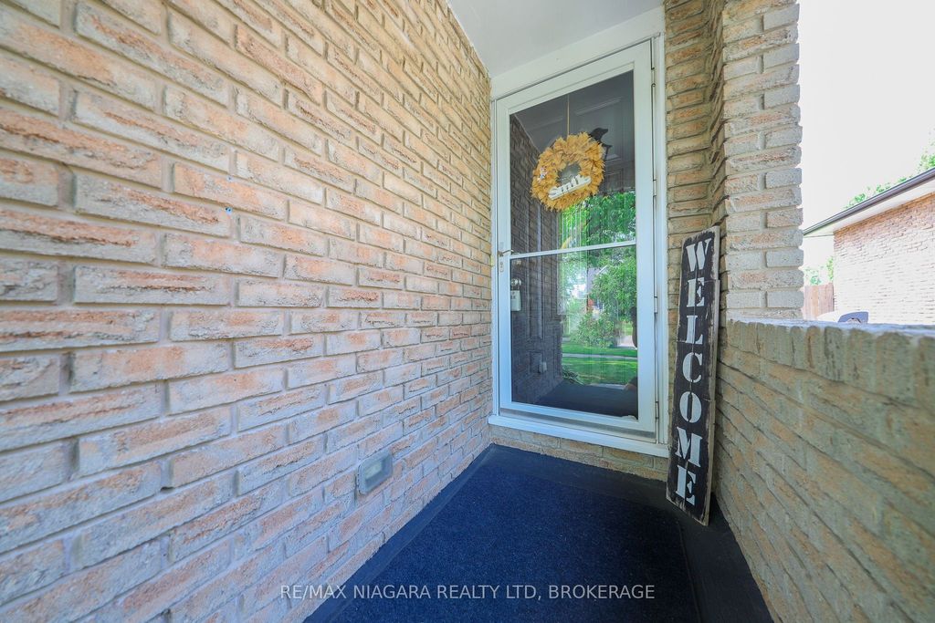 Photo of 42 Seymour Avenue, St. Catharines, ON L2P 1A7 (MLS # X12864580)