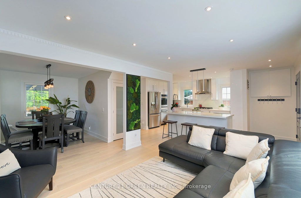 Photo of 32 Castlebar Road, Toronto, ON M8Z 2J5 (MLS # W13778348)