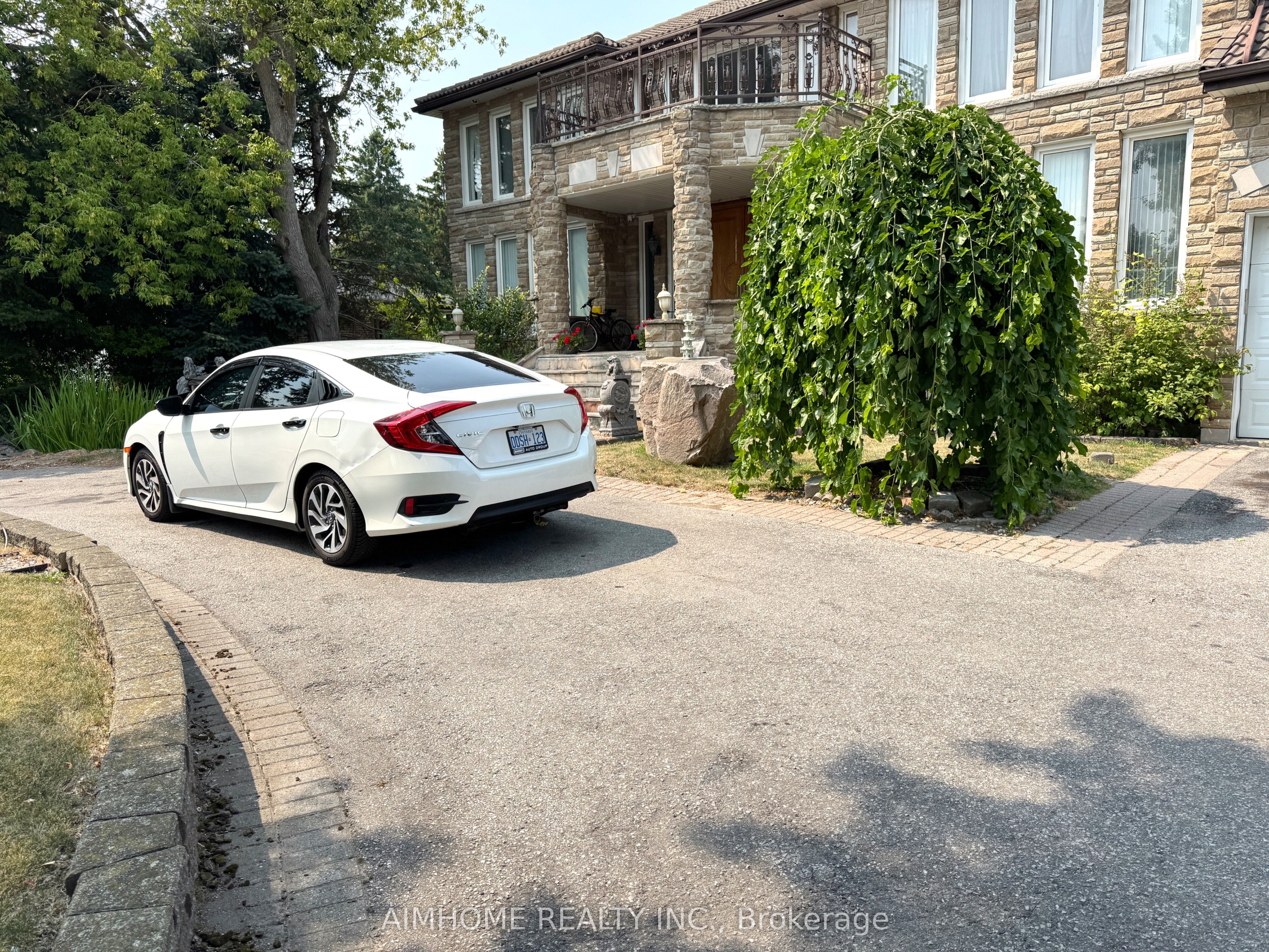 38 Lee (Basement) Avenue