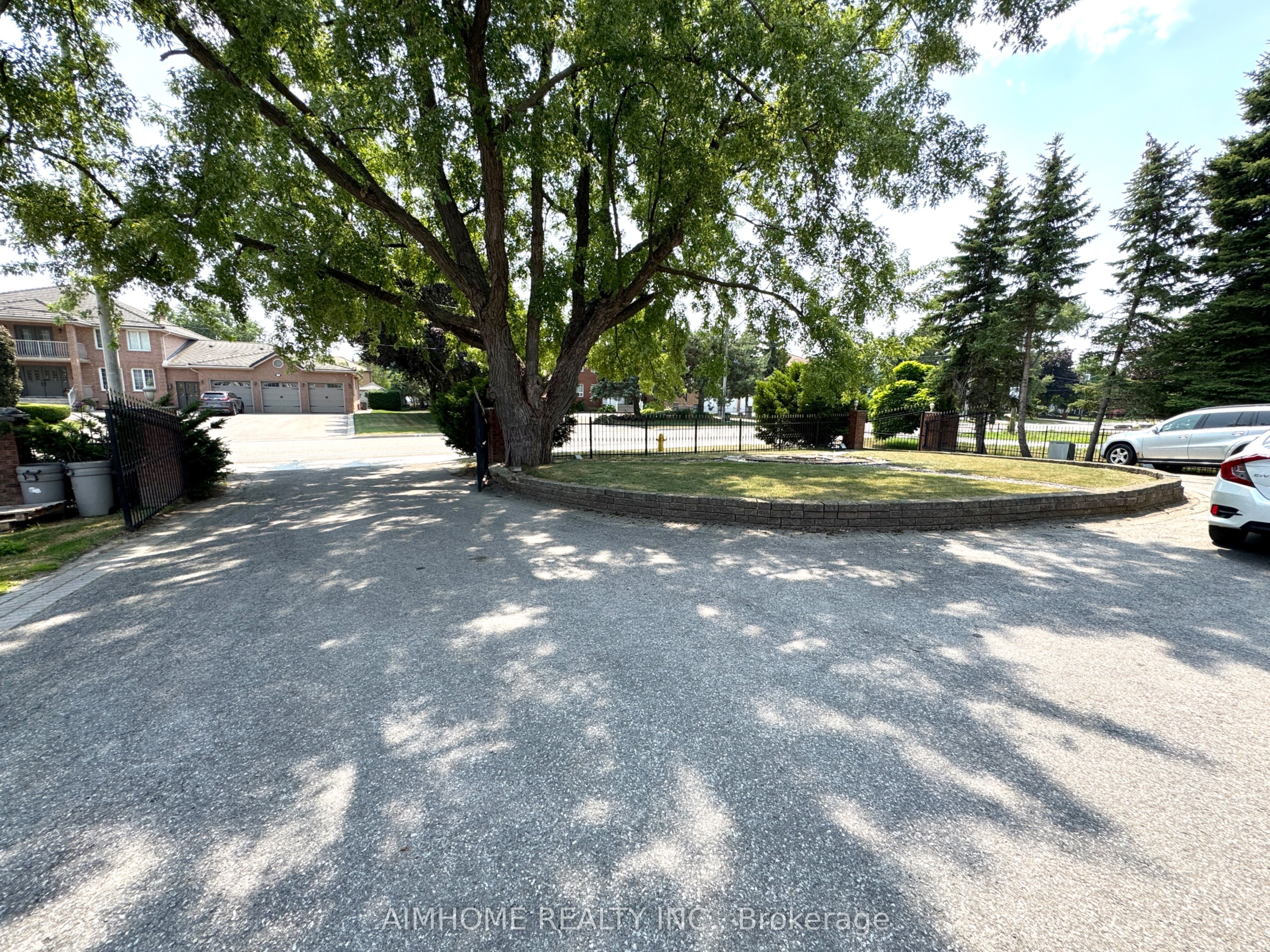 38 Lee (Basement) Avenue