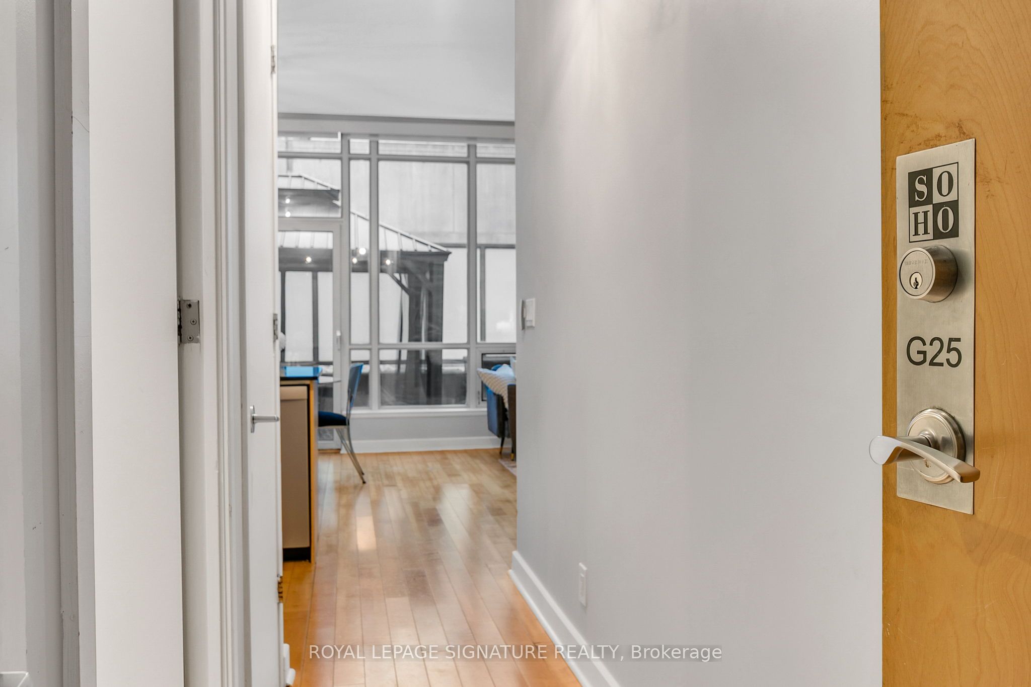 350 Wellington Street W G25