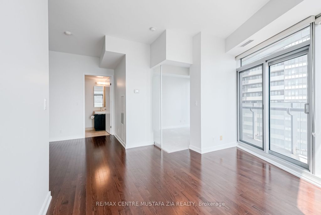 Photo of 14 York Street #2402, Toronto, ON M5J 0B1 (MLS # C12349026)