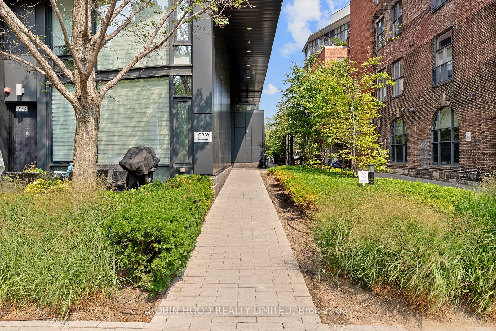 383 Sorauren Avenue 511
