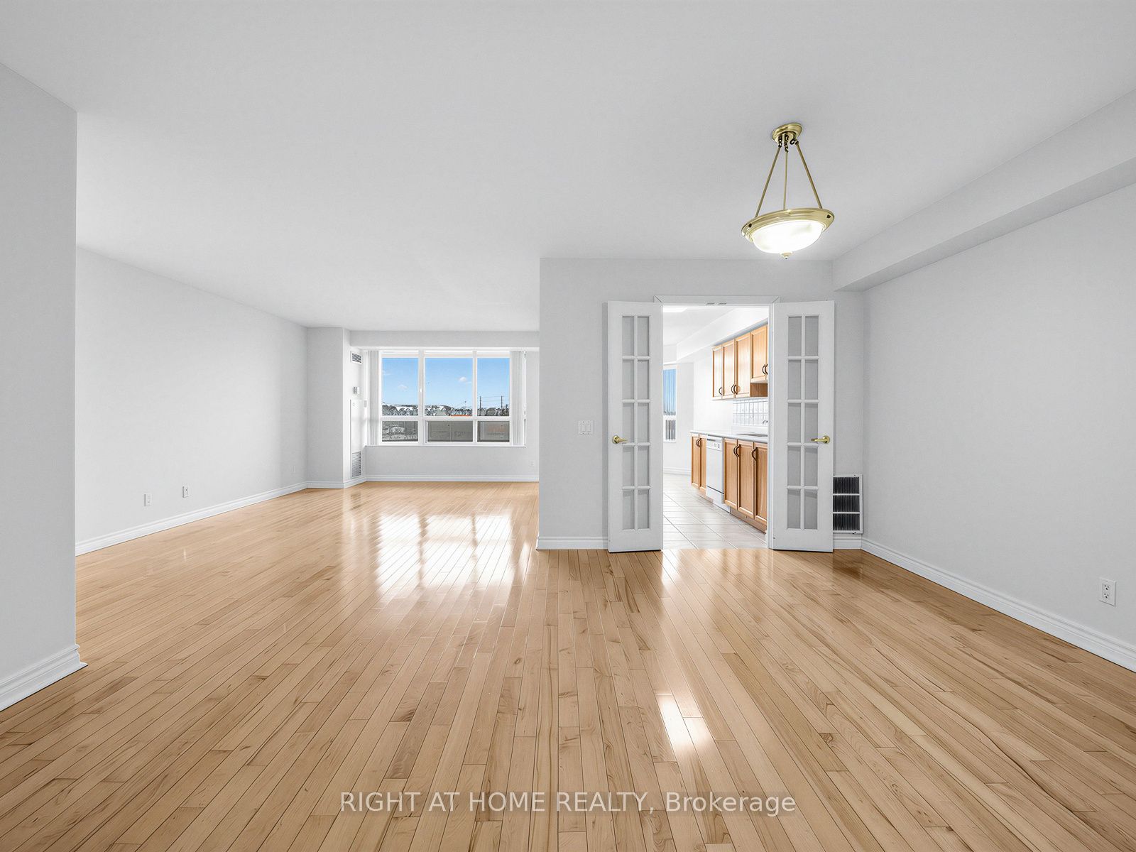 35 Kingsbridge Garden Circle 505