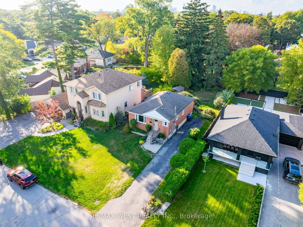 Photo of 577 Drymen Crescent, Mississauga, ON L5G 2N9 (MLS # W12450601)