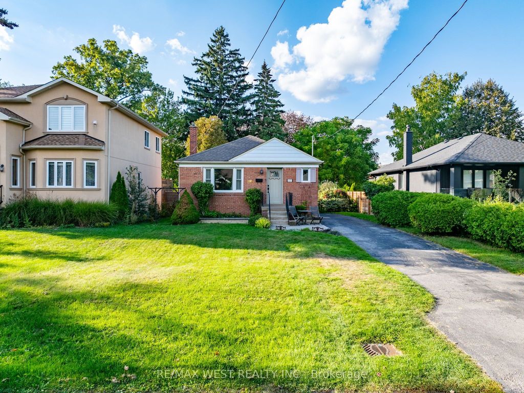 Photo of 577 Drymen Crescent, Mississauga, ON L5G 2N9 (MLS # W12450601)