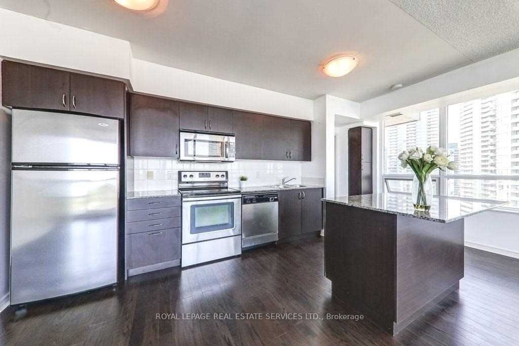 Toronto W06, ON M8V 0B2, Canada, 3 Bedrooms Bedrooms, ,2 BathroomsBathrooms,Residential,Active,10028