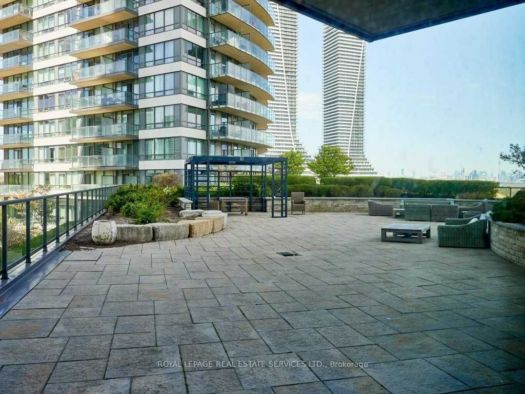 Toronto W06, ON M8V 0B2, Canada, 3 Bedrooms Bedrooms, ,2 BathroomsBathrooms,Residential,Active,10028