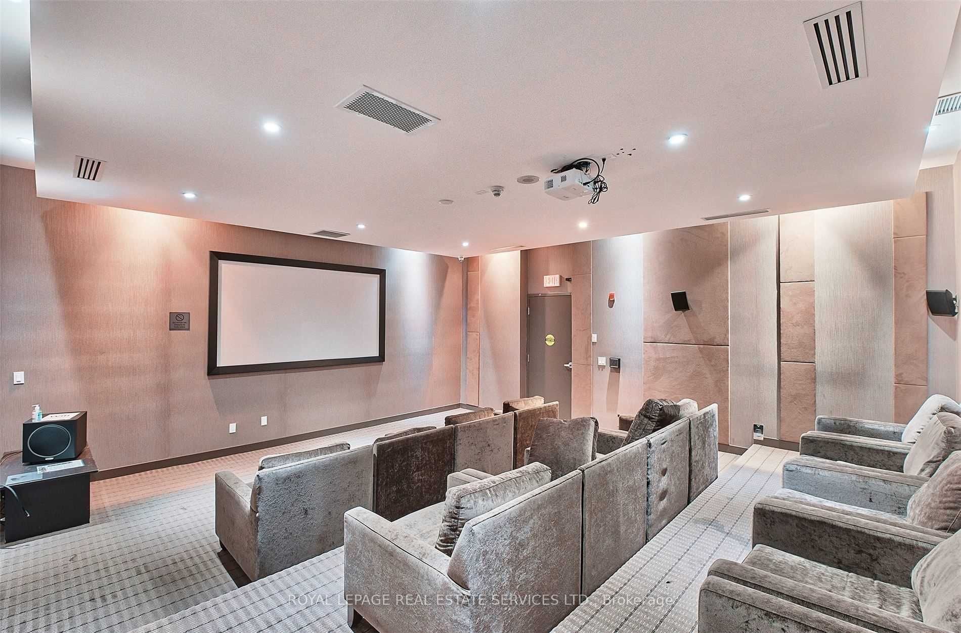 Toronto W06, ON M8V 0B2, Canada, 3 Bedrooms Bedrooms, ,2 BathroomsBathrooms,Residential,Active,10028