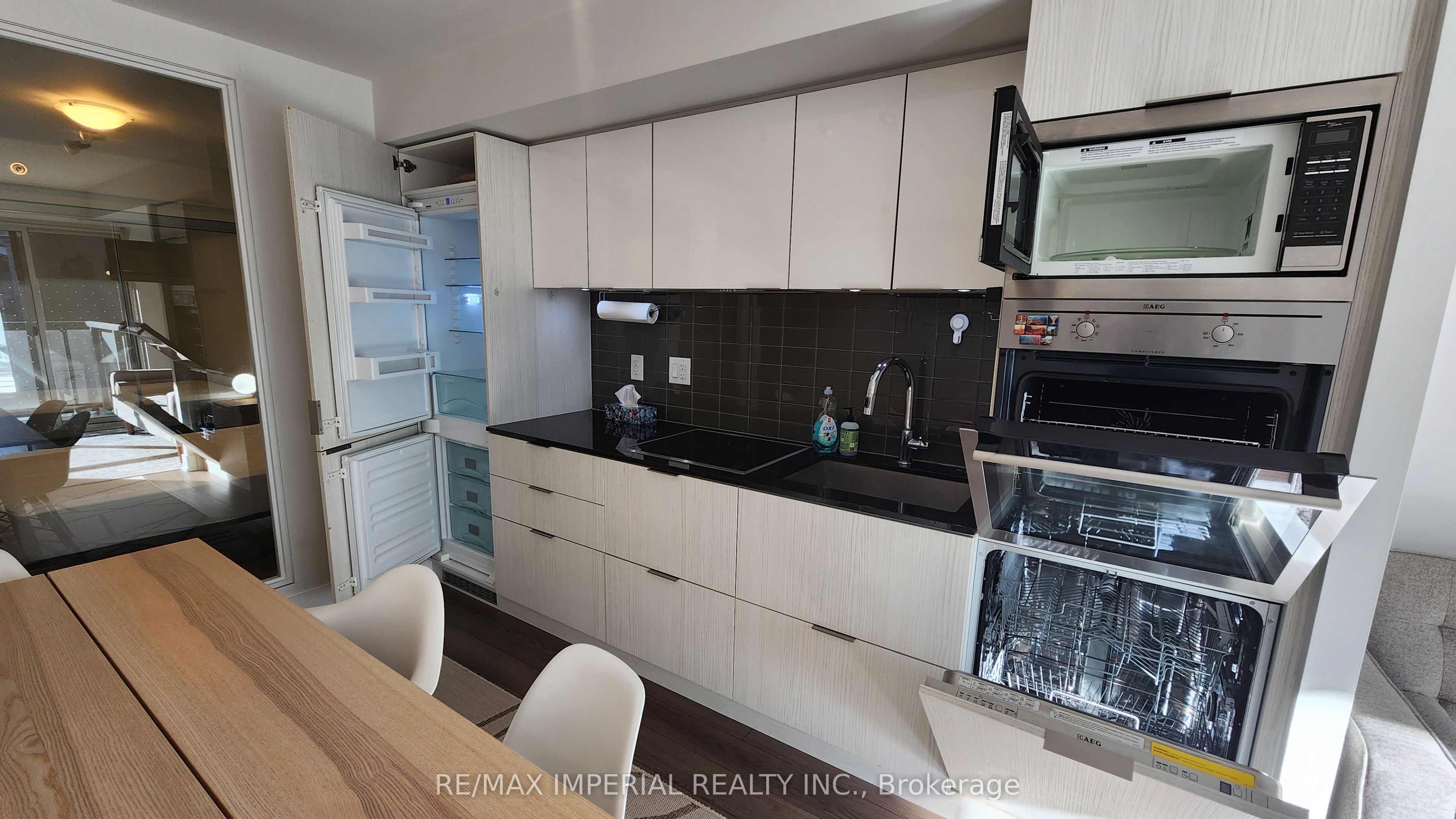 318 Richmond Street W 515