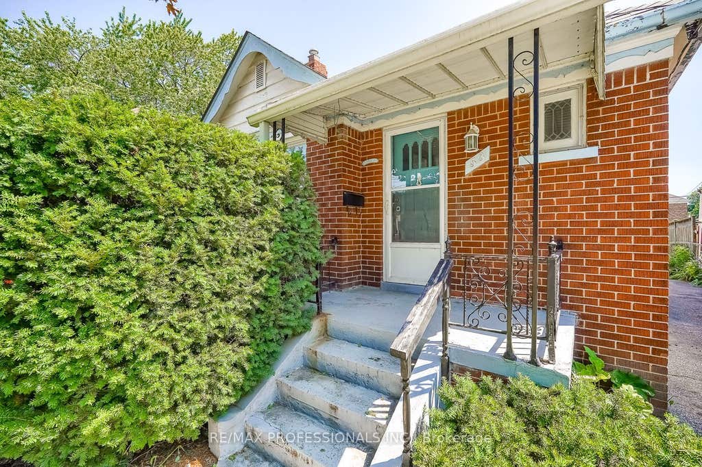 Photo of 53 Twenty First Street, Toronto, ON M8V 3L8 (MLS # W13611694)