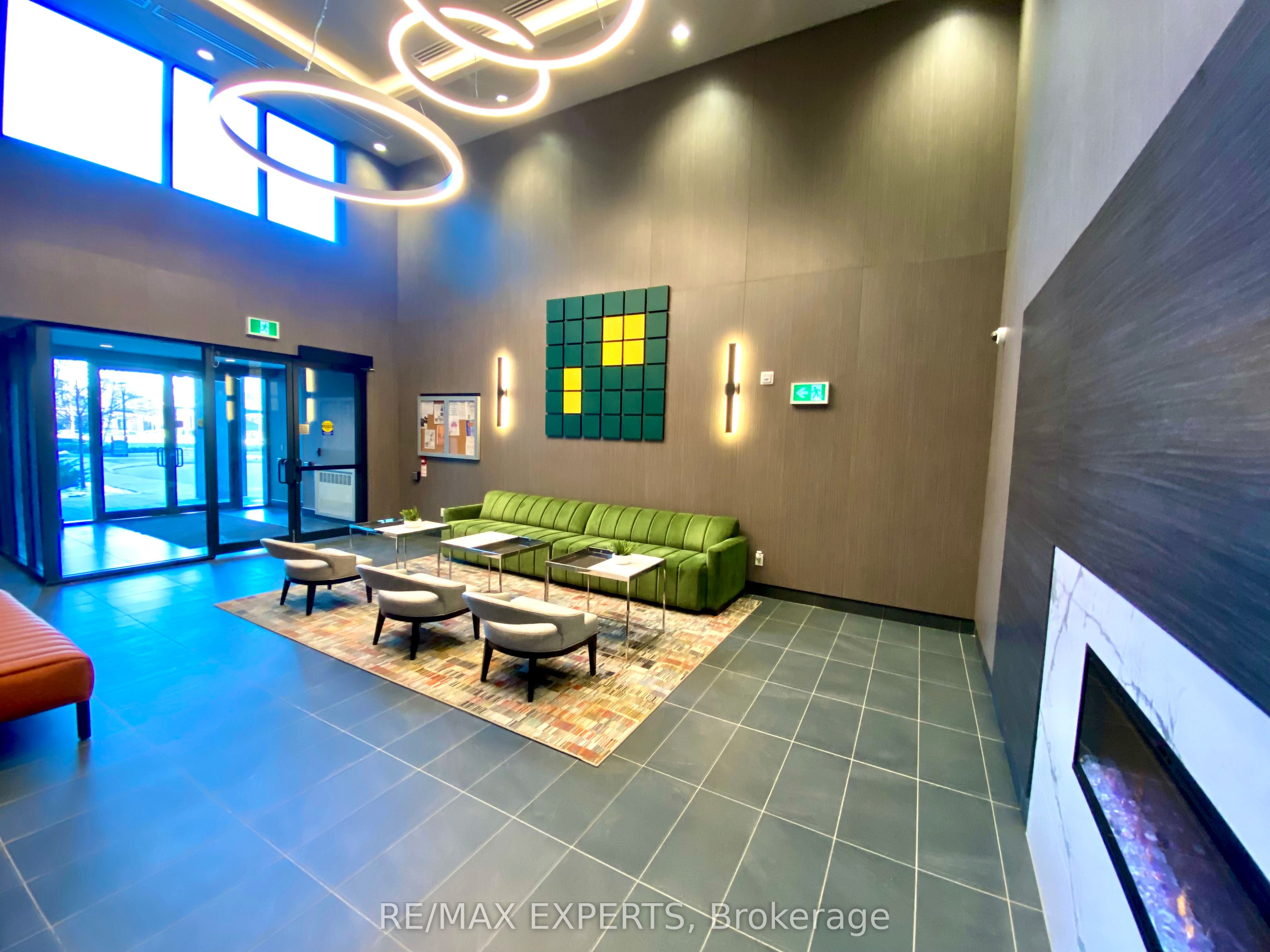 95 Dundas Street W 206