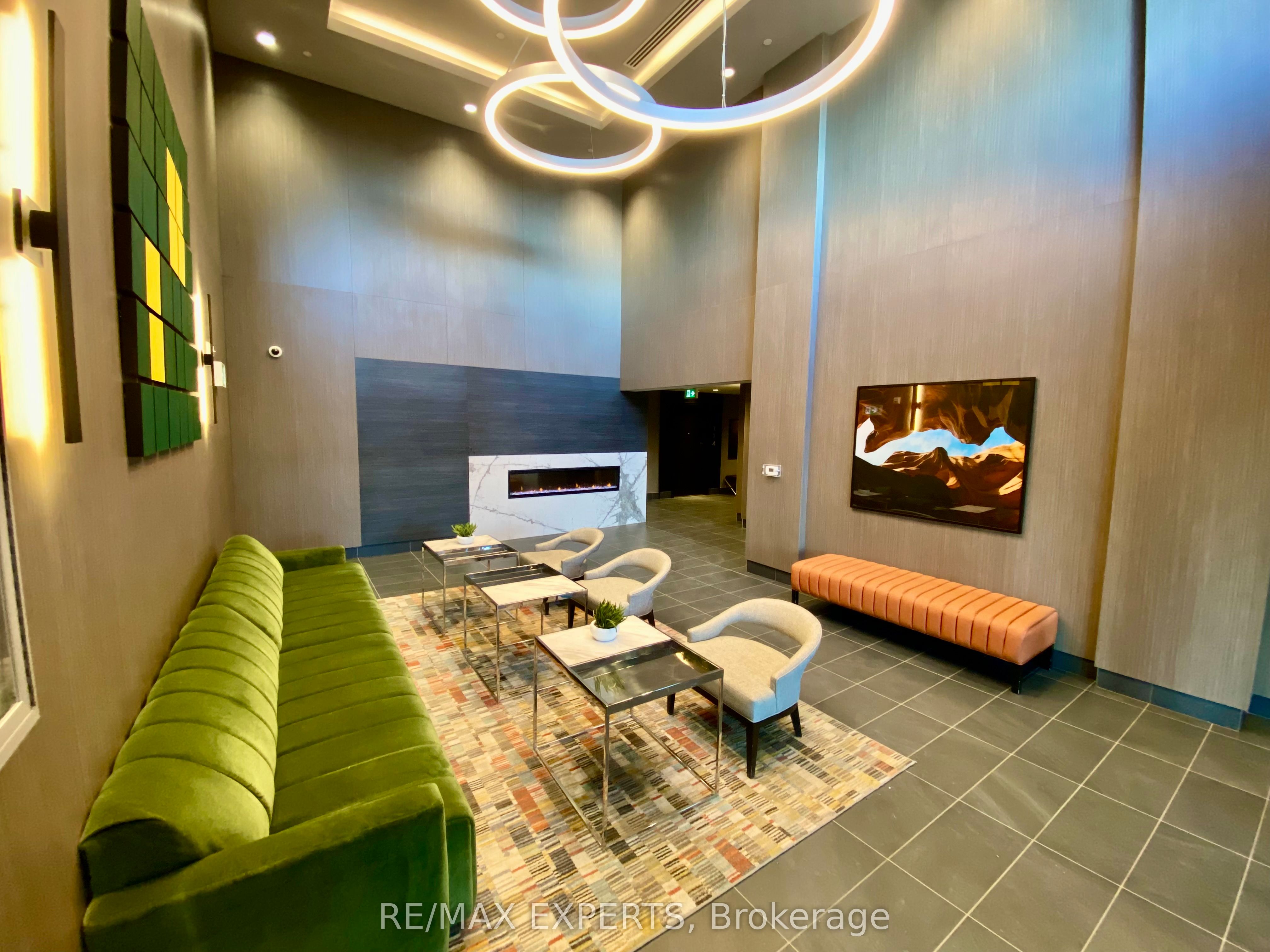 95 Dundas Street W 206