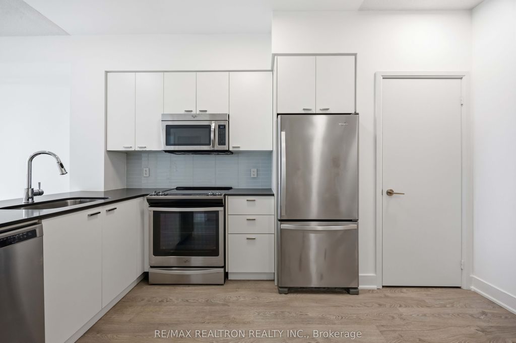Photo of 30 Roehampton Avenue #1501, Toronto, ON M4P 0B9 (MLS # C13089274)